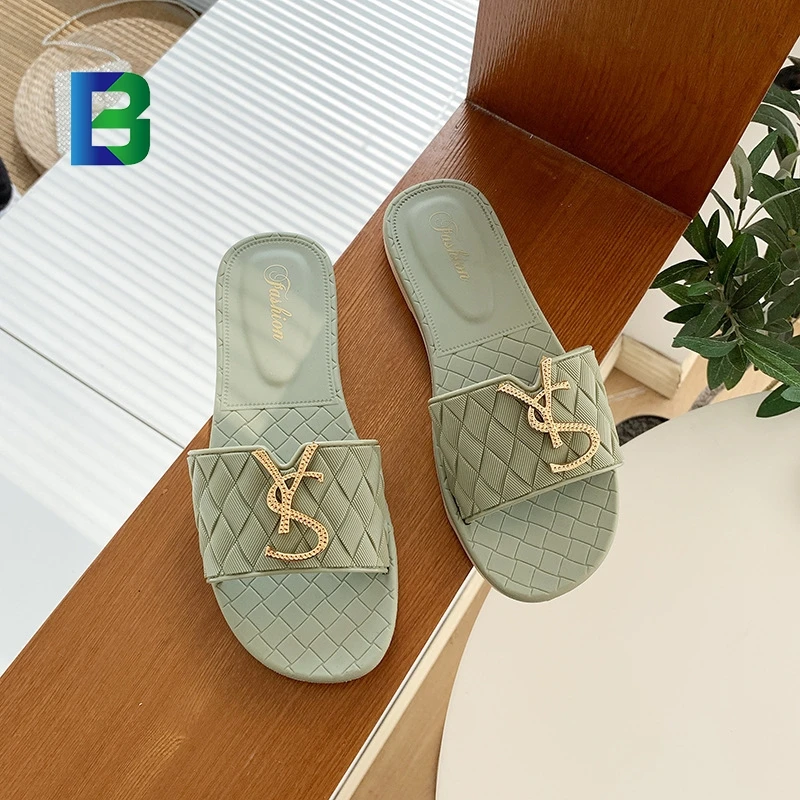 Women Wear Flat-bottomed Fashion Sandals and Slippers Out in Summer Beach Shoes Seaside Flip-flops PVC Picture Women Female Lady