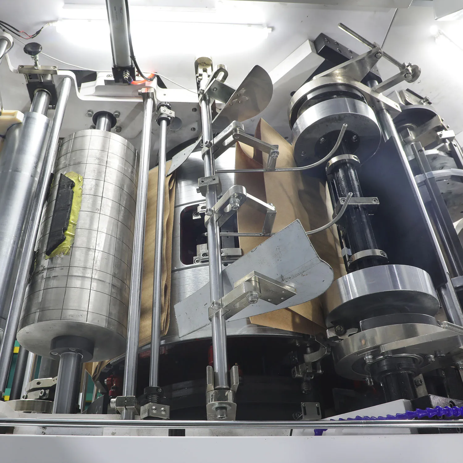 Chinese manufacturer supply paper shopping hand bag making machine prices of paper bag making machines