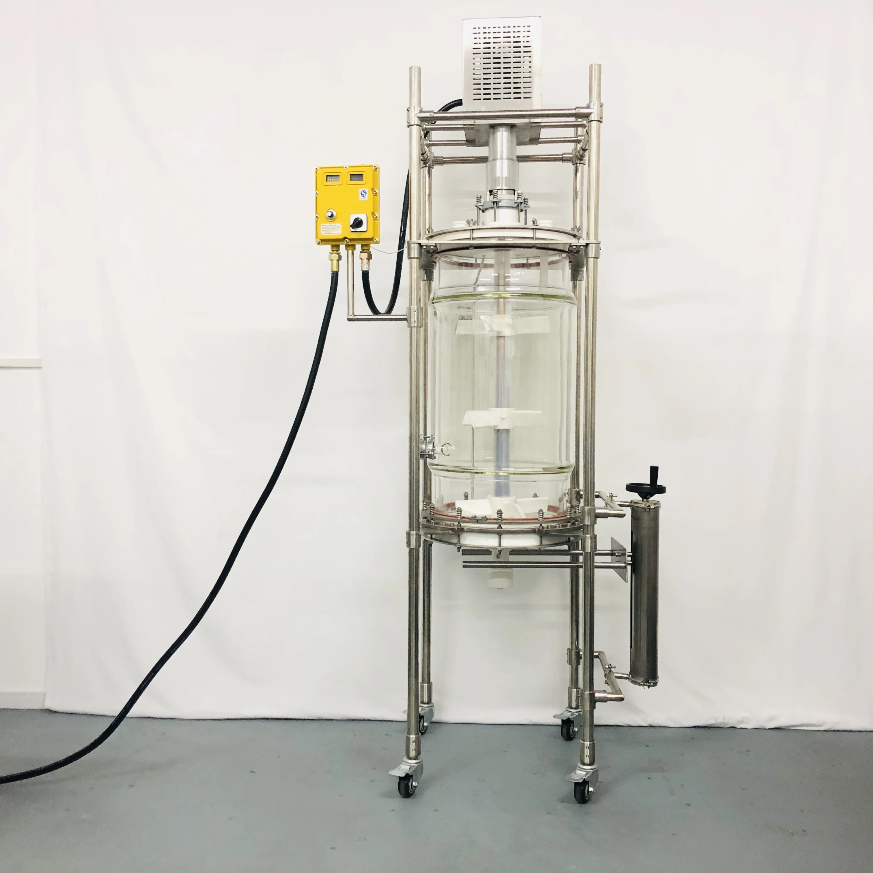 Chemical laboratory glass reaction  with continuous stirred Filter Reactor 80L with PTFE