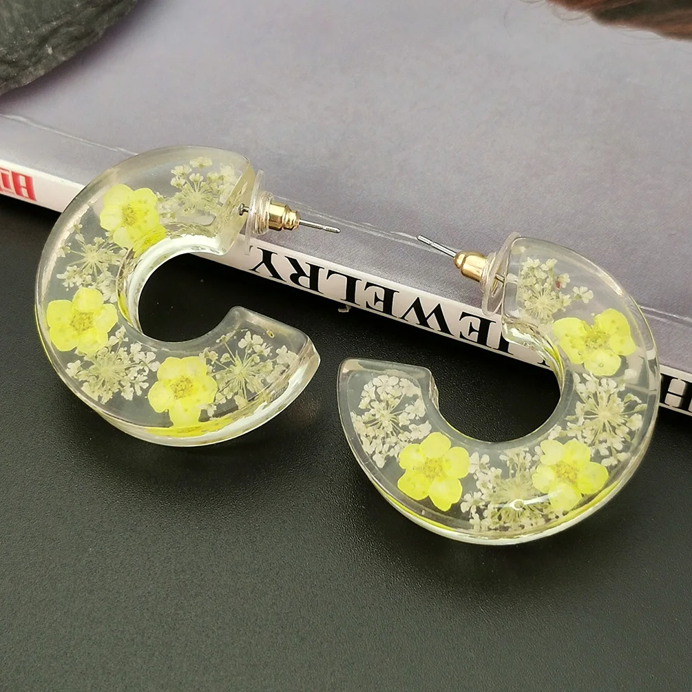 Wholesale Exquisite Resin Transparent Dry Flower Stud Earrings C Shape Geometric Hoop Earrings Chunky Fashion Summer Jewelry