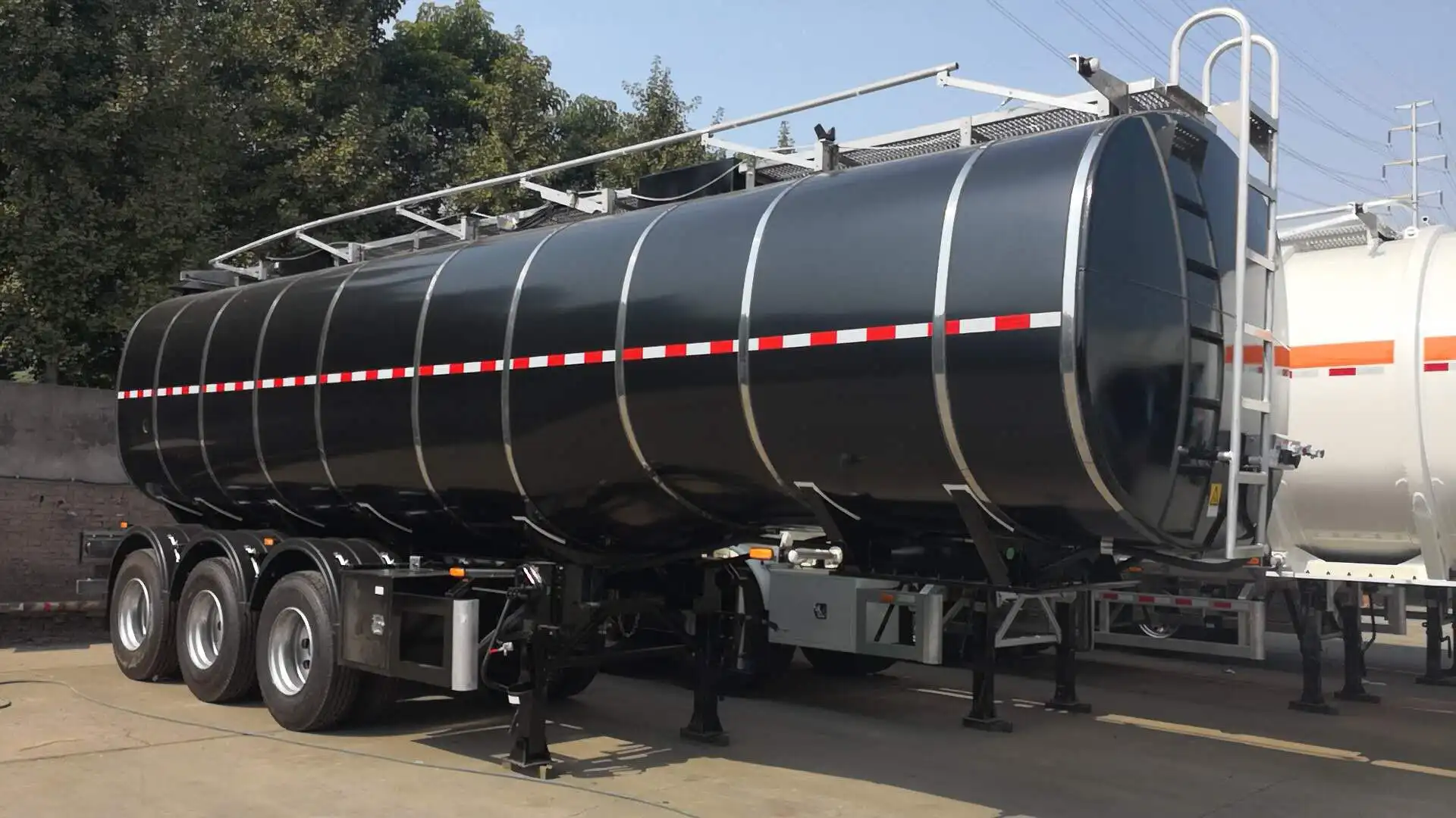 Sinoroader 3 оси с подогревом битум транспортировки утепленная танкеры