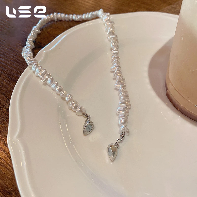 High Quality Trendy Popular Alloy Irregular Pearl Fashion Necklaces Female Magnet Love Clavicle Chain