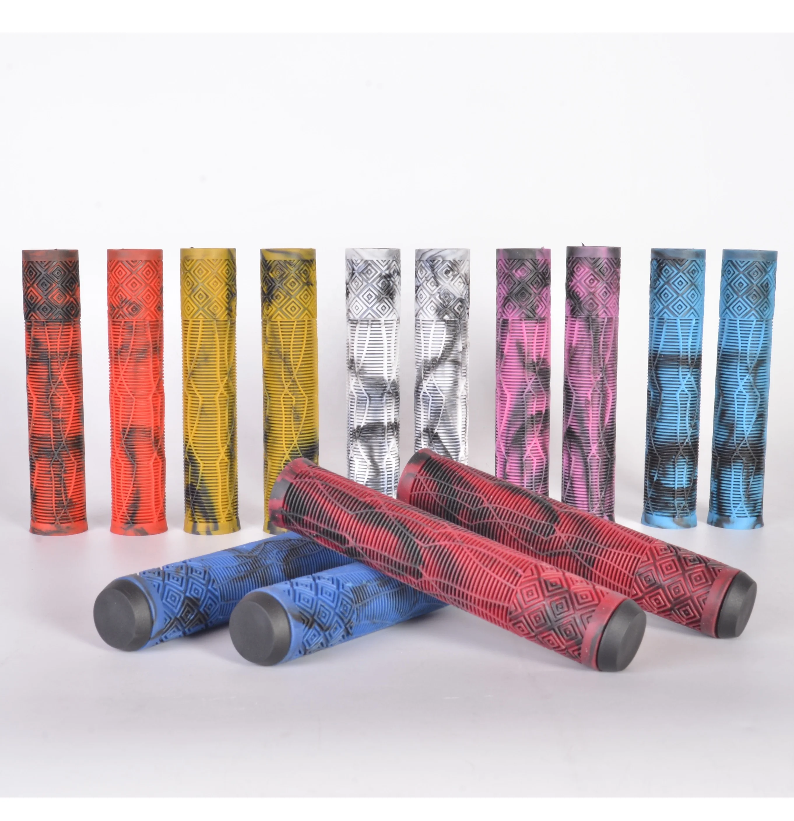 Ручки для велосипеда разных цветов и 2 тона