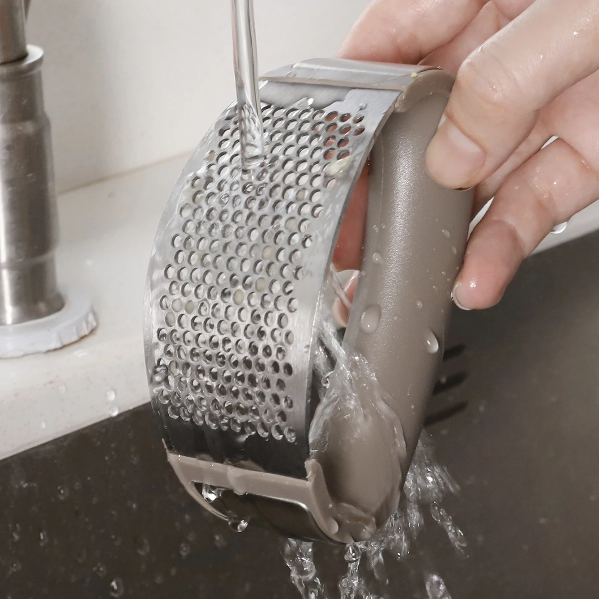 Kitchen accessories new gadget multifunctional fast press portable grip stainless steel manual garlic grinder