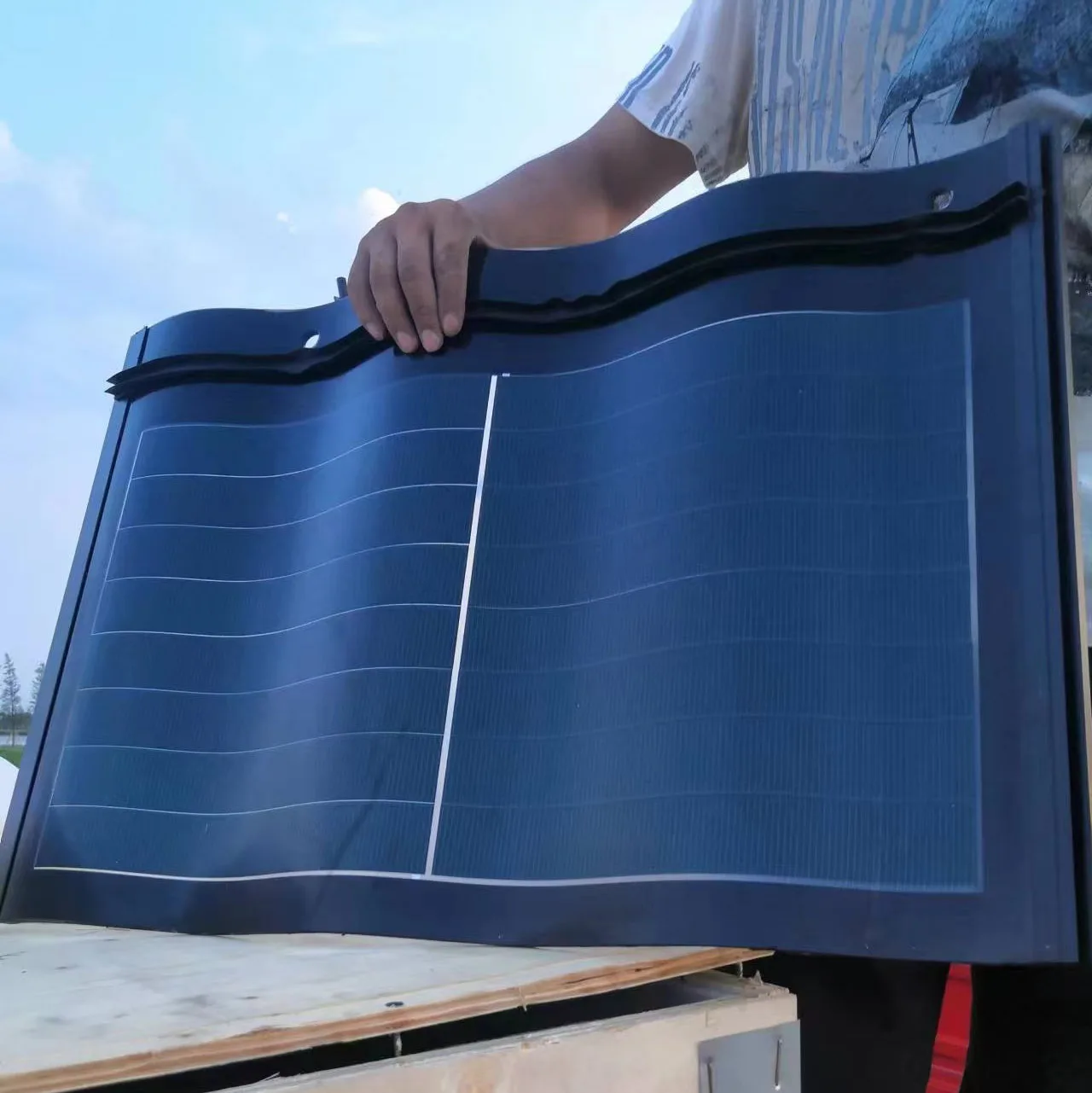 Whayo Solar Tile Roof 25W 28W 30W 32W Roof Tile Solar Panels Solar Mounting Bracket Hook On Tile Roof