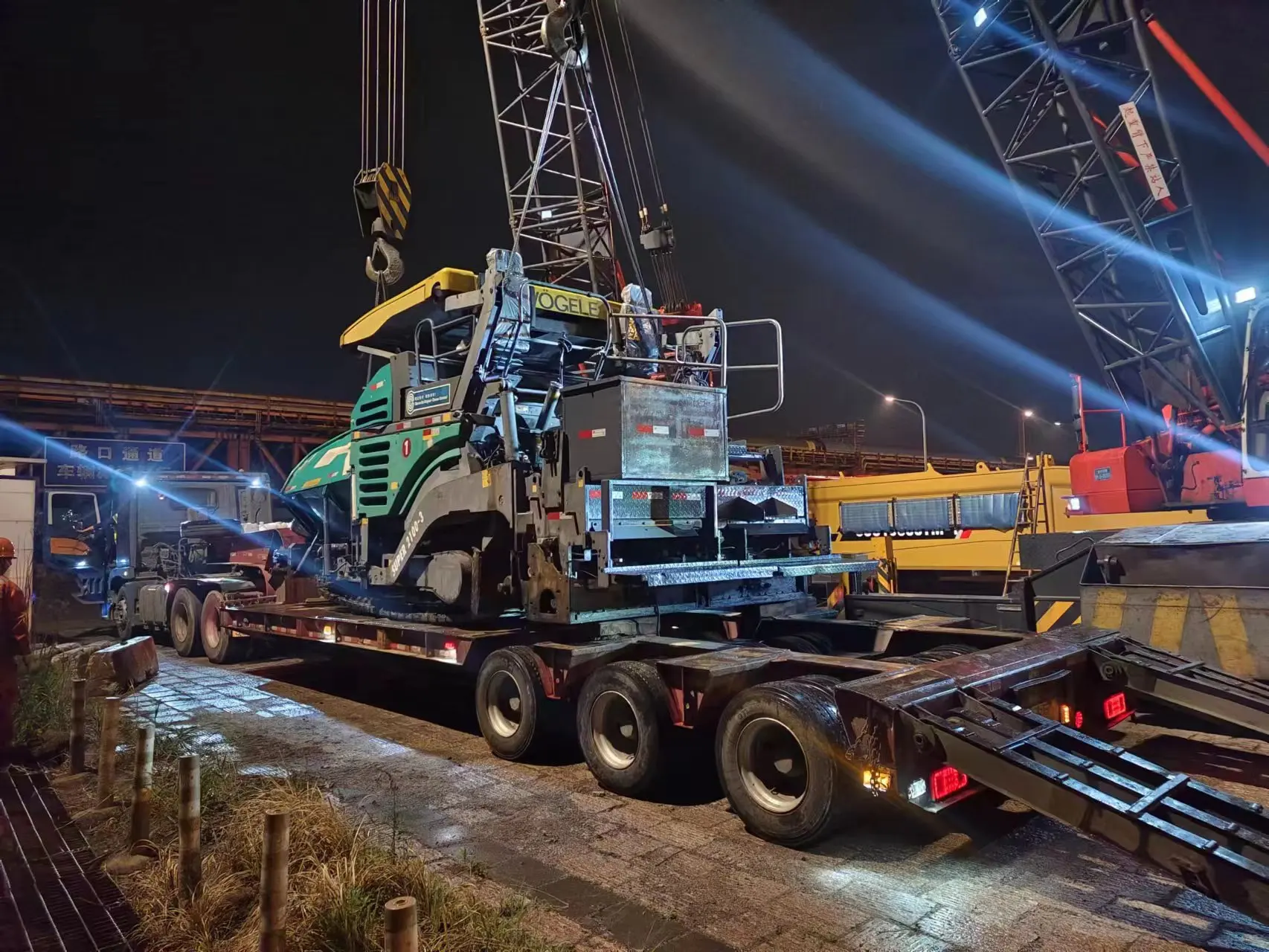 High Quality used Asphalt Concrete Roller Paver S1900-2 S1900-3 S2100-2 S2100-3 second-hand Paving Machine Road Leveling Machine