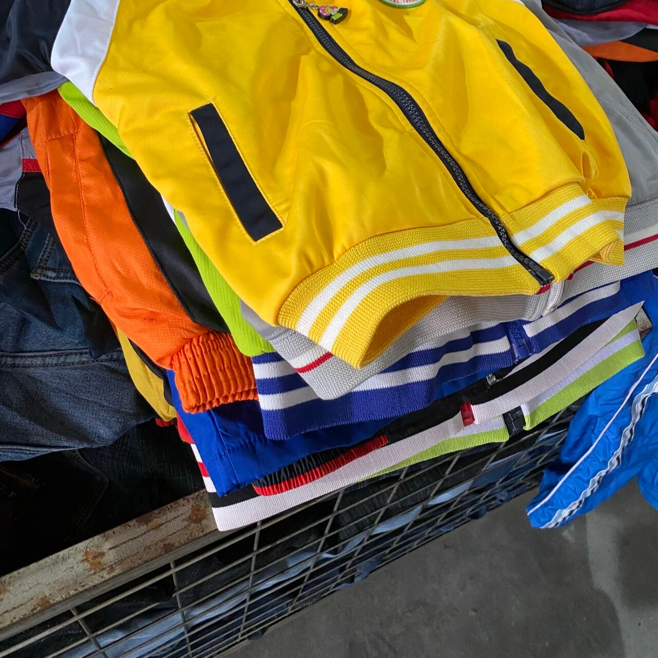 Модные Качественные оригинальные и чистые оптом-Оптовая продажа-одежда, самые дешевые сортированные тюки, б/у тюки для одежды 2022