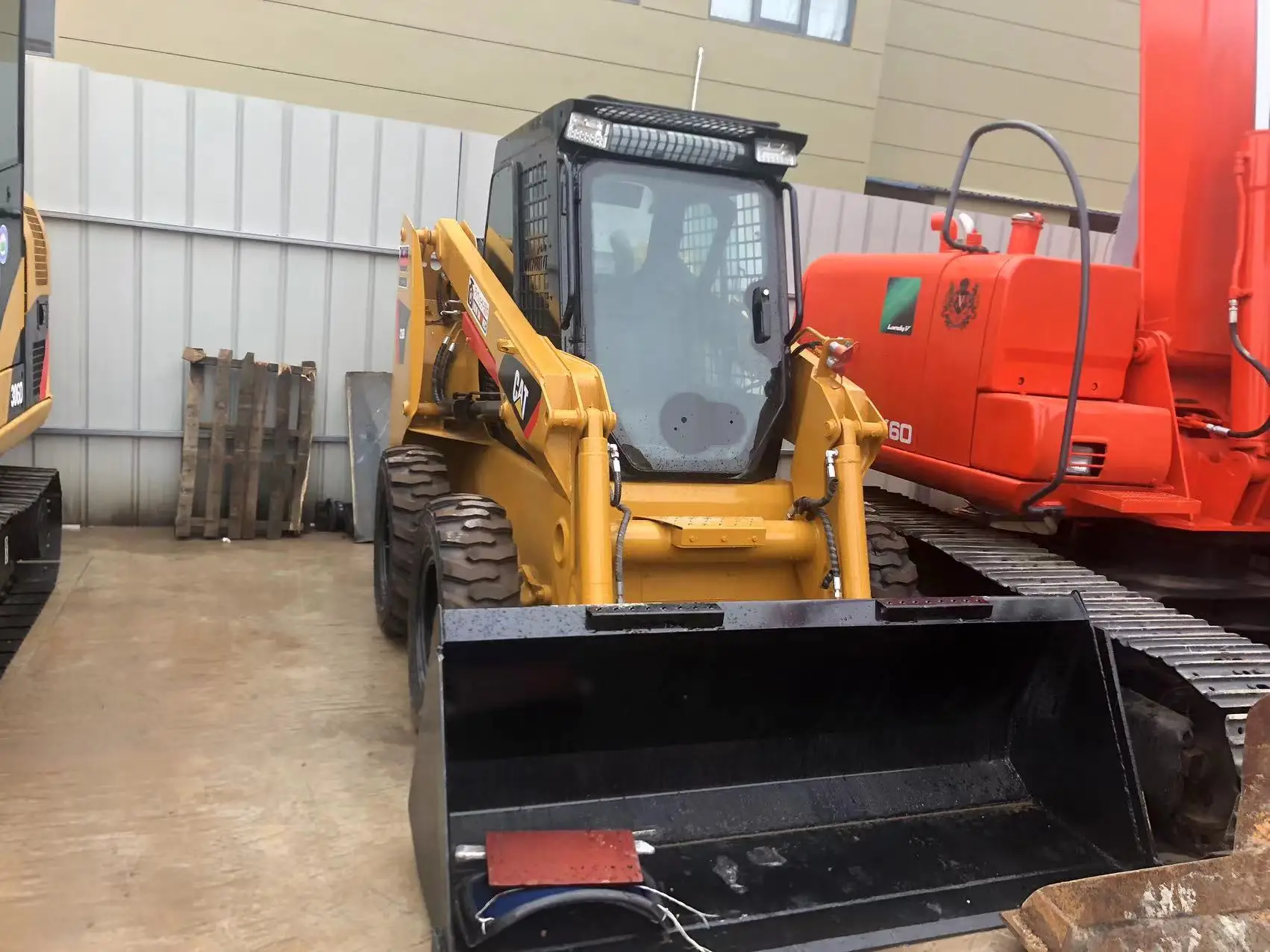 USA Earth-moving Machinery New CAT Hydraulic Mini Wheel Loader Caterpillar Skid Steer Loader