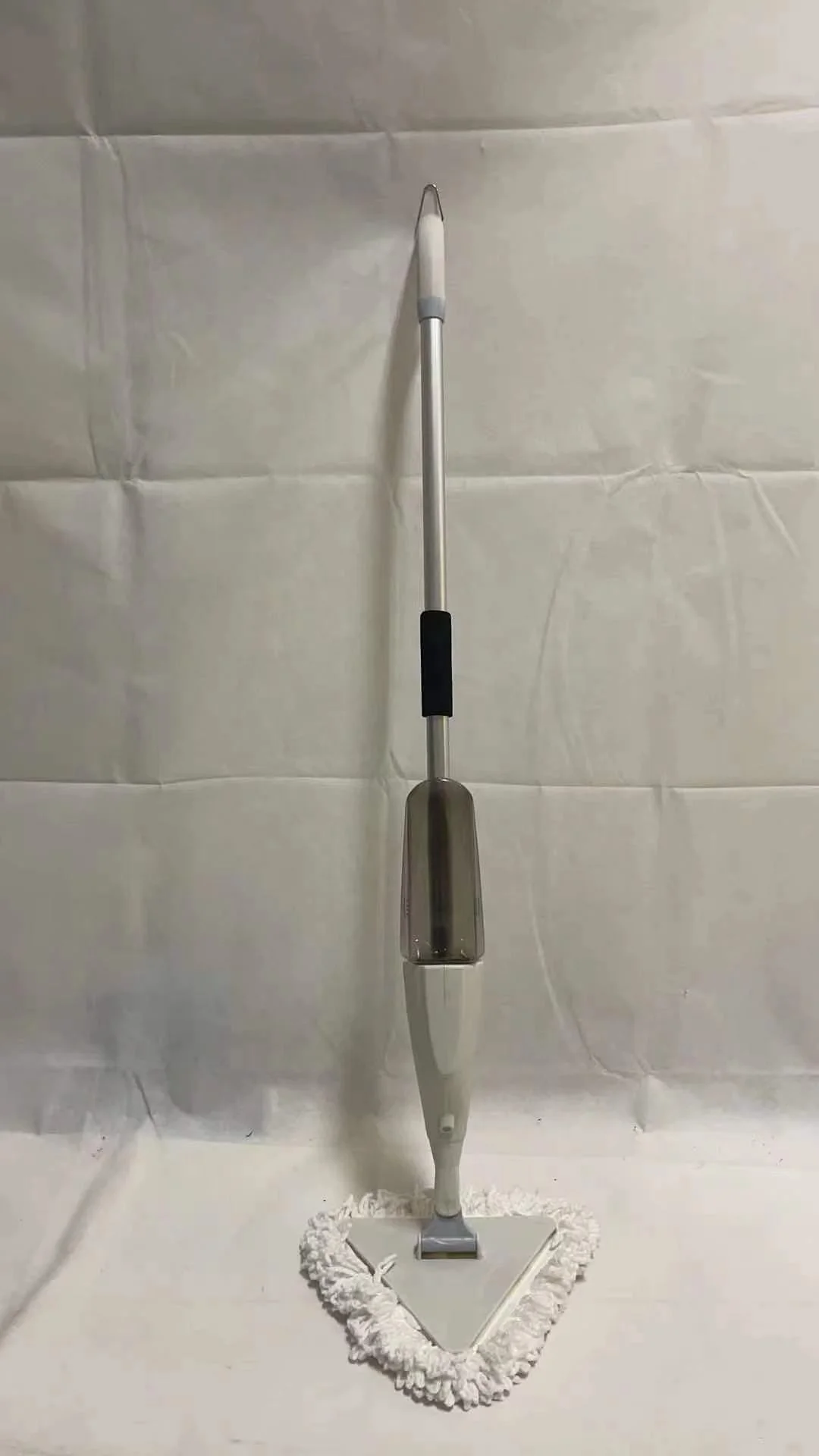 680 ML Triangle  Spray Mop Big Capacity Floor Cleaning Spray Mop