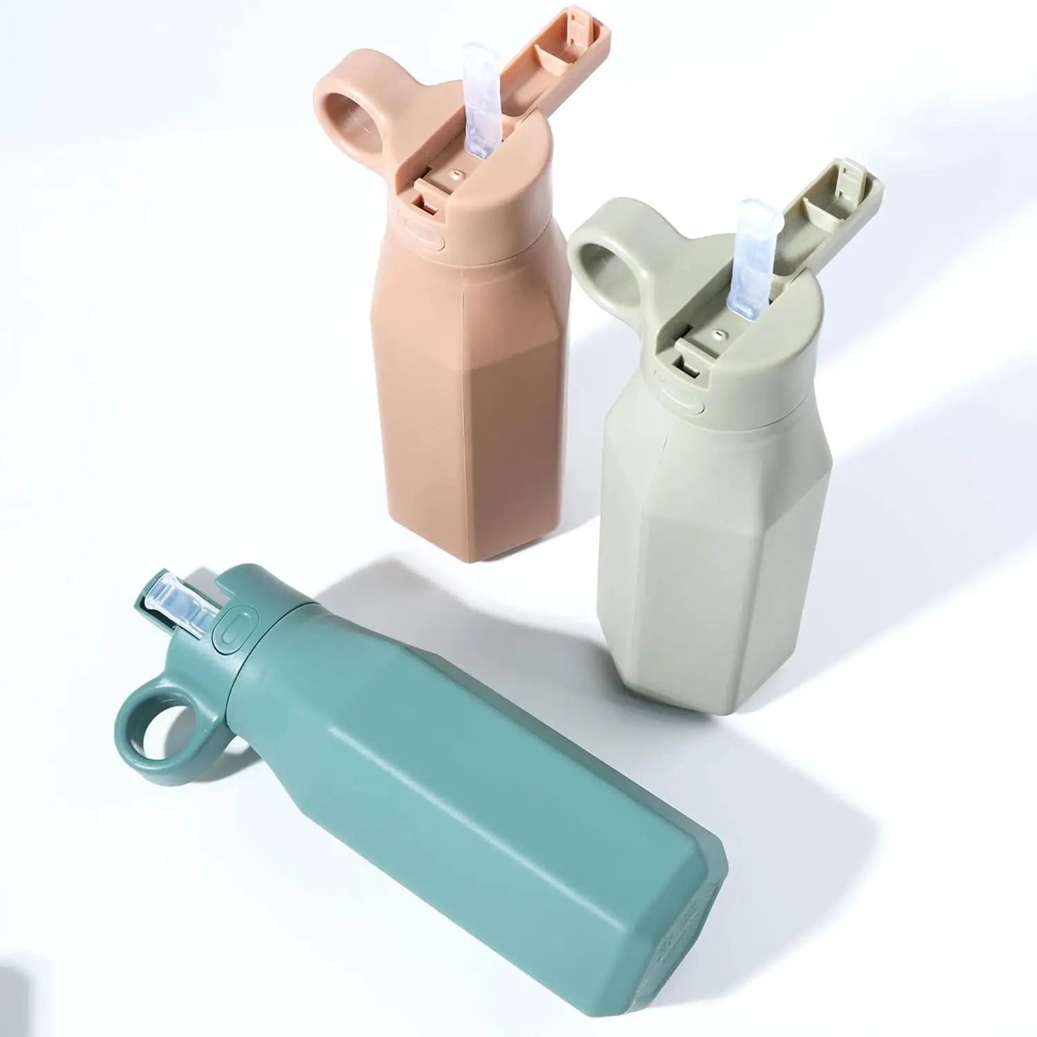 Детская силиконовая бутылка с откидной крышкой