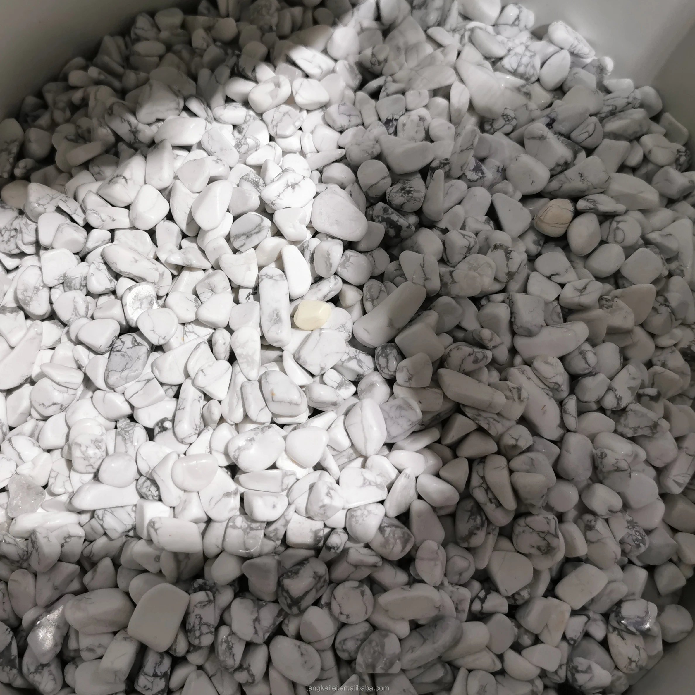 Wholesale high quality natural white pine crystal crushed stone decorative stones