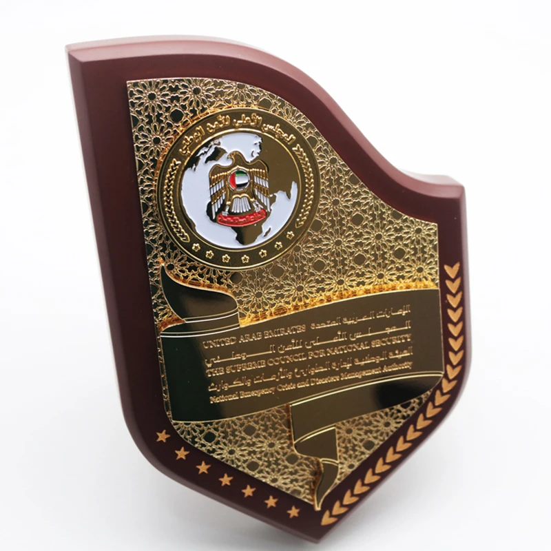 Manufactures Customized Zinc Alloy Wooden Plaque Shield Metal Awards Trophy with Wooden Gift Box