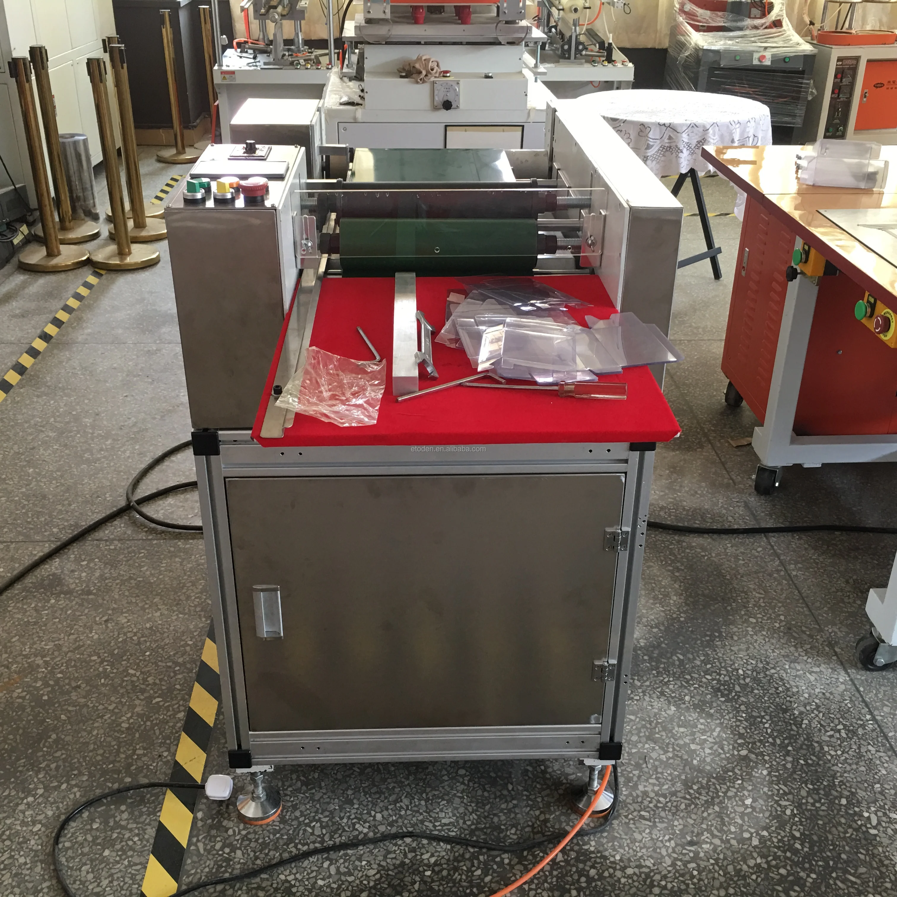 hot melt pasting machine,Plastic boxes hot melt gluing machine,silicon type hot melt glue pasting pet clear box machine