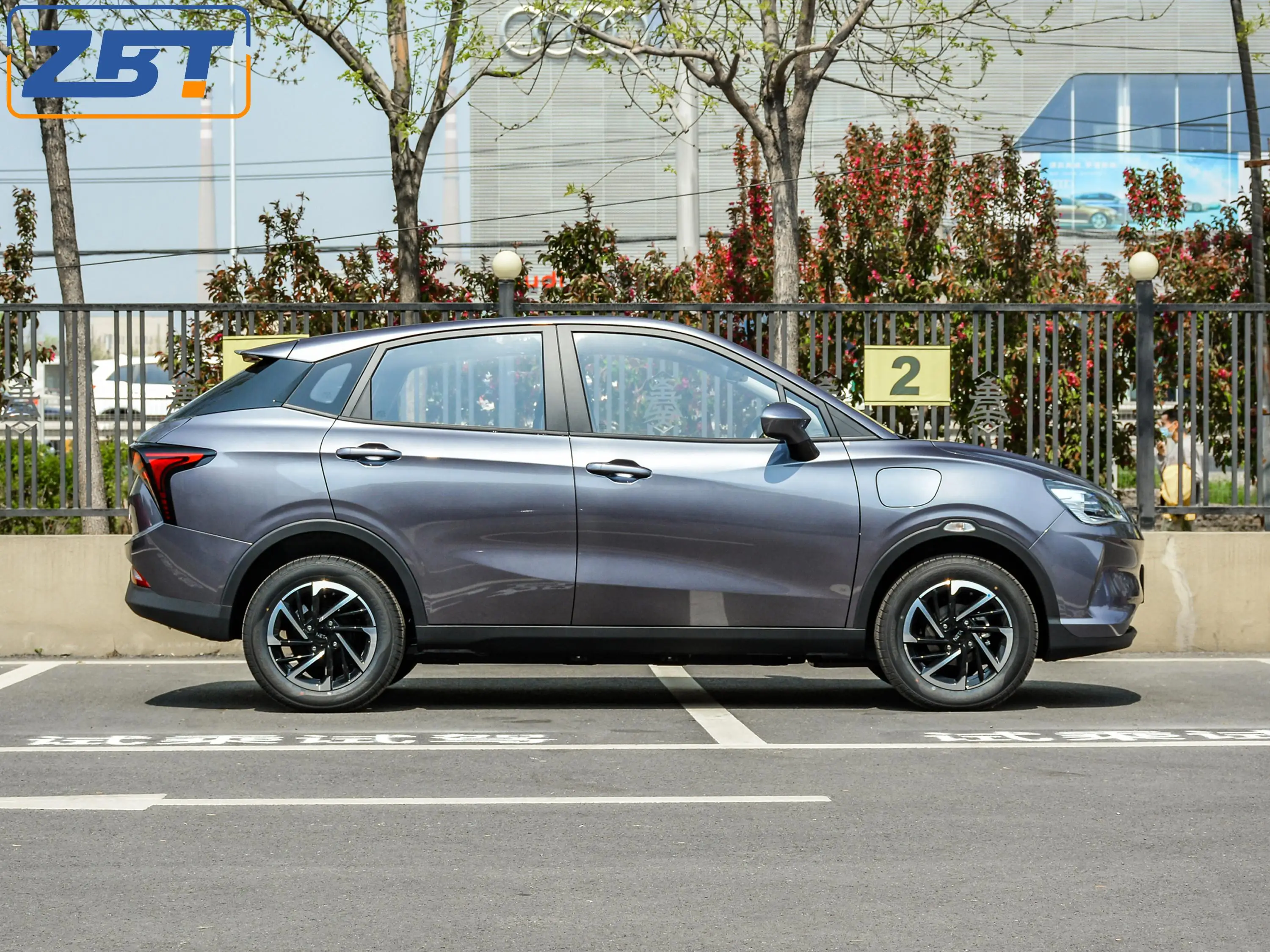 Китайский зеленый Электрический лимузин evs Средний Neta v pro 301 км пассажирский автомобиль