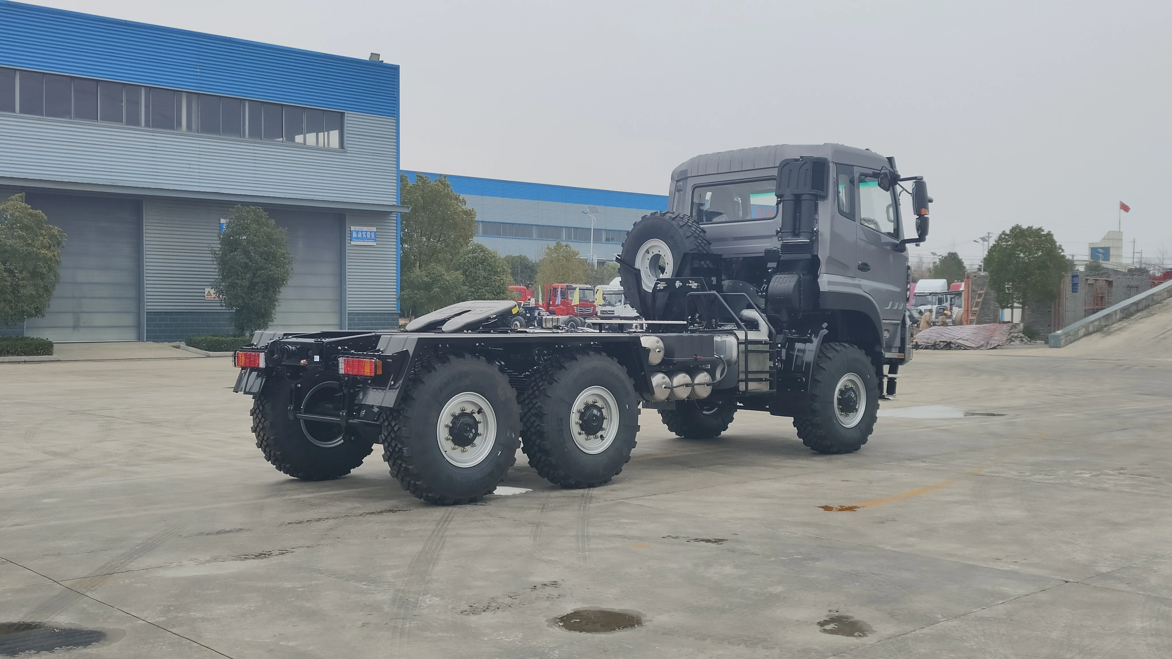 China customized off road vehicle 6x6 truck