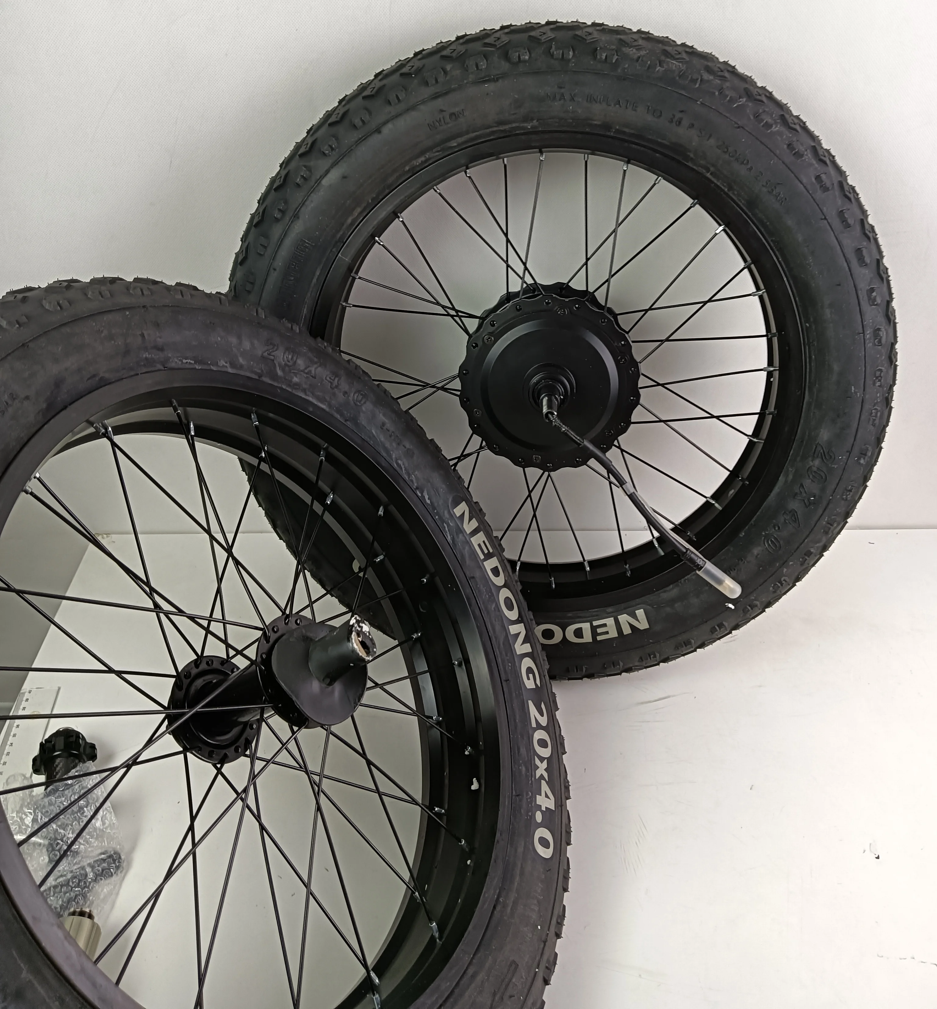 20 inch fat tire anti puncture 20x4.0 no flat solid tire Wear Resistant for Mountain bicycle snow bike Puncture resistant tires