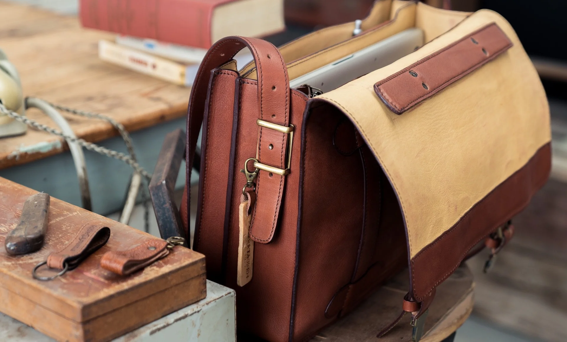 Vintage Design Leather Briefcase Customized Laptop Bag Satchel Shoulder Bag Men