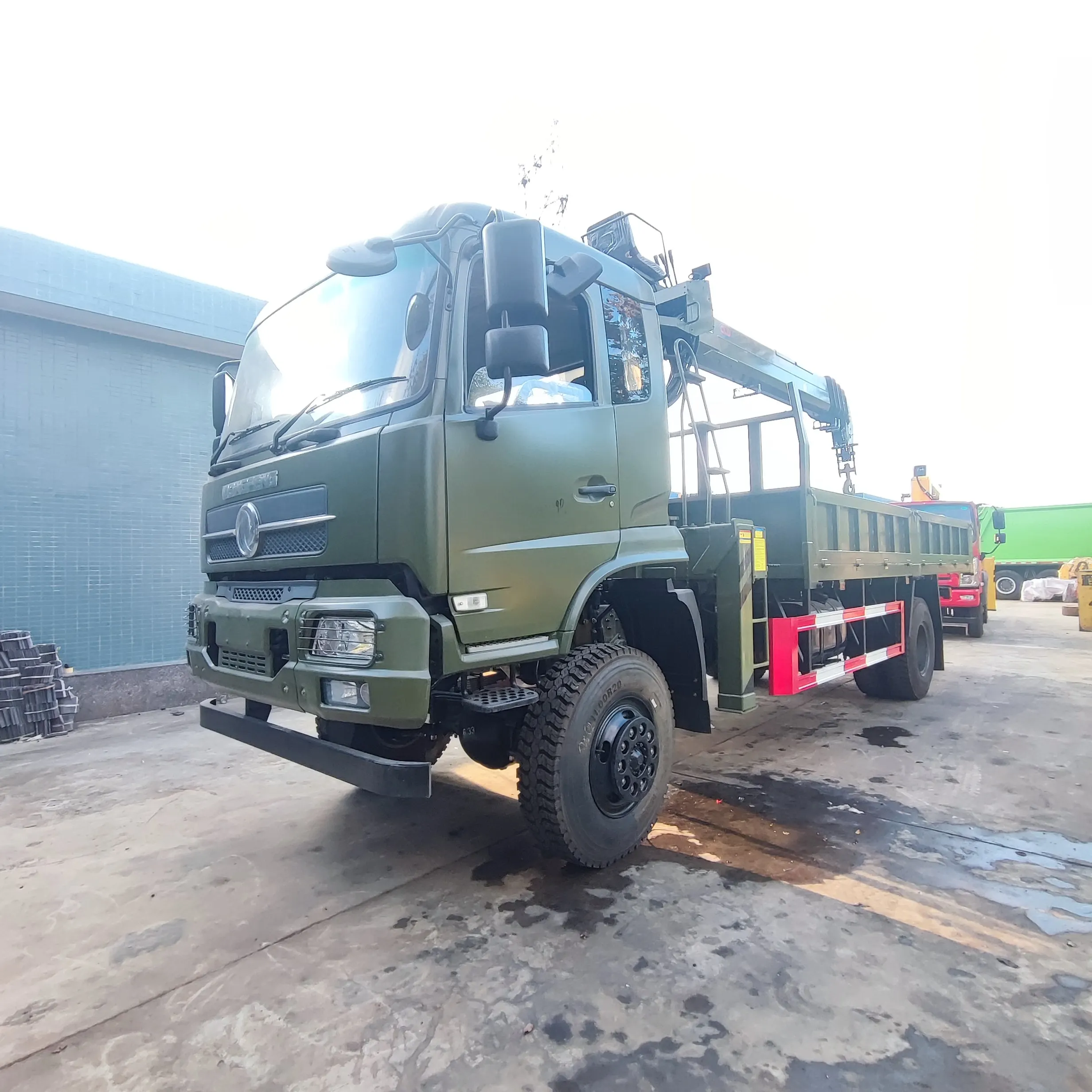 DONGFENG 4*4 Truck with Crane All Terrain Hydraulic Truck Crane Cheap 12 Ton Lorry Crane Truck Mounted