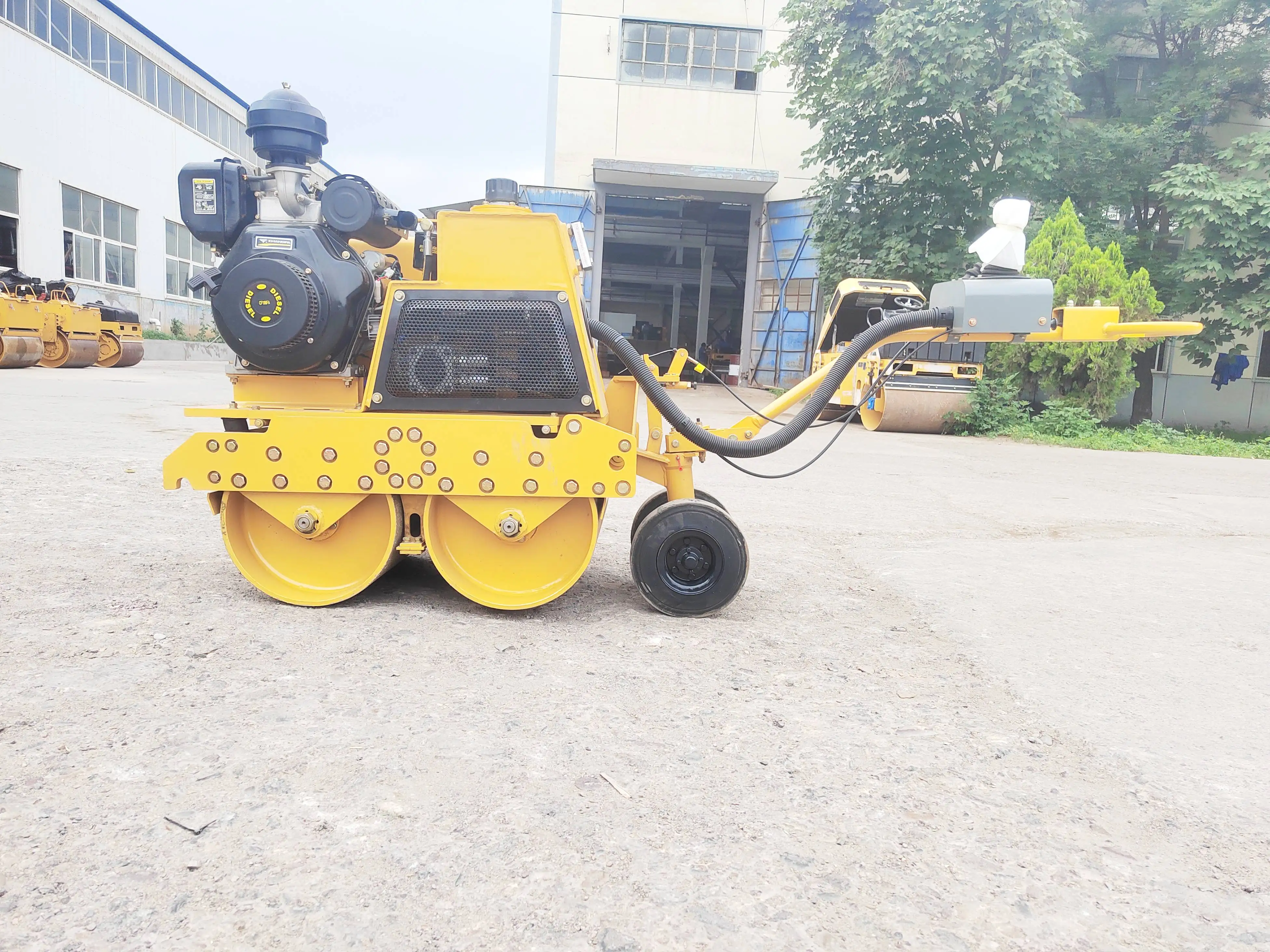 Factory Directly Customized Manual Vibrating Road Roller Road Compact Roller Machine Hydraulic Vibratory Road Roller