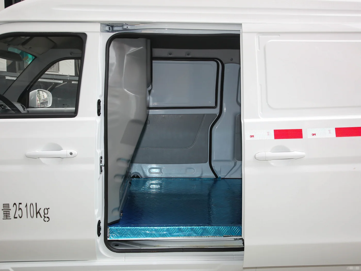 New SRM Electric Van 5/7 Seater Minibus Big Space New Energy Vehicles from China Supplier