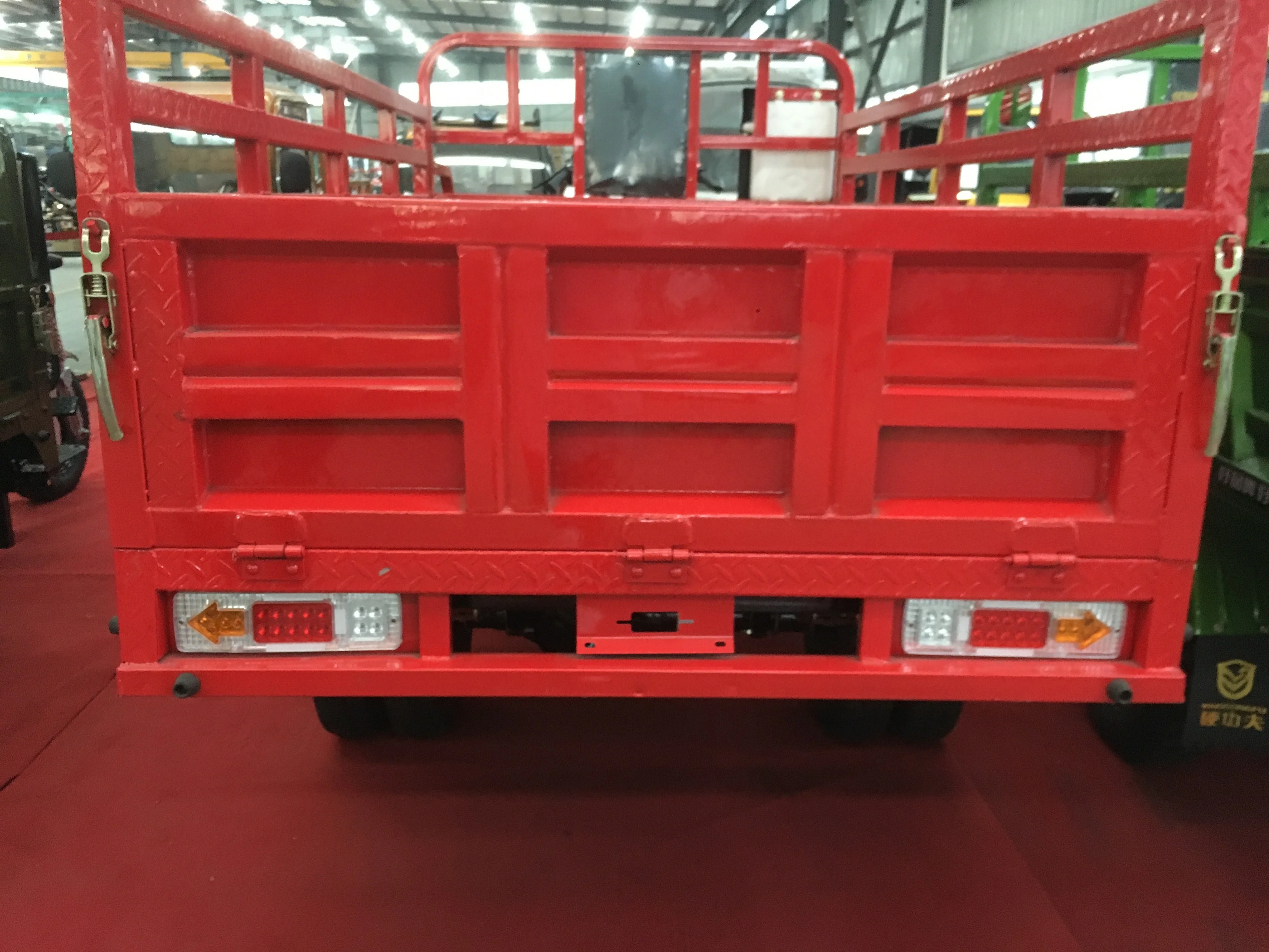 250cc motorized gas powered Van cargo tricycle /three wheel cargo motorcycle for farming