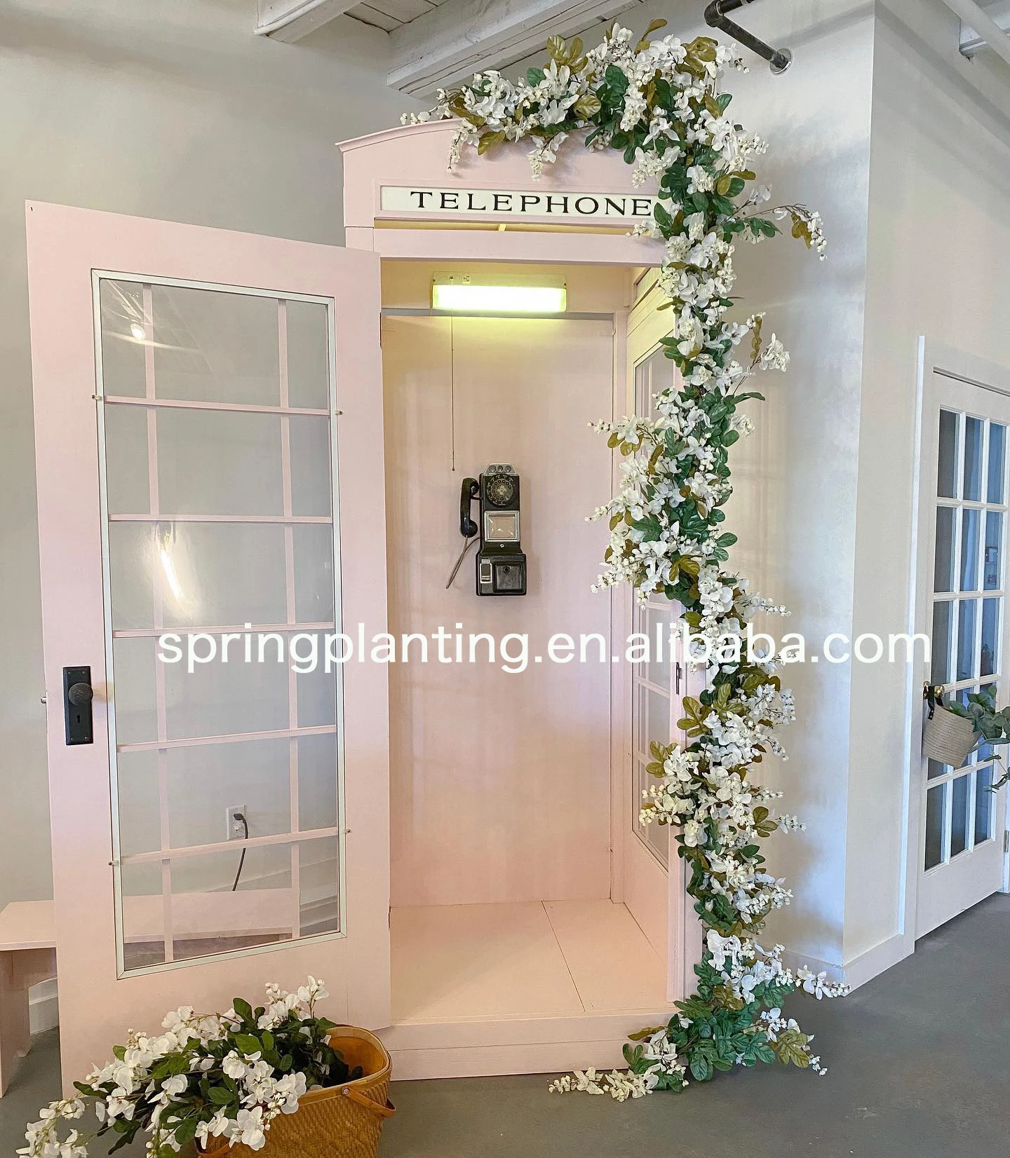 Retro White Phone Booth For Wedding Decor Wedding Props White Telephone Booth with Artificial Flower