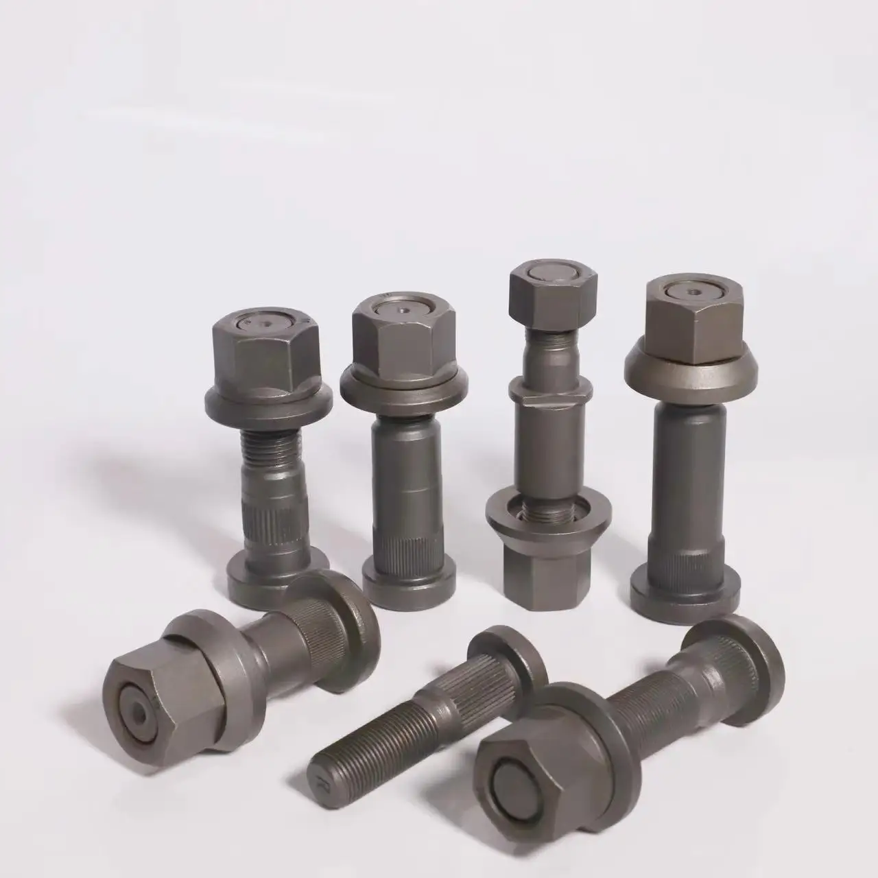 Wholesale China Factory heavy truck 1573082   wheel hub bolt 7/8-14Tx102  zinc plated for Volvo wheel bolts With free sample