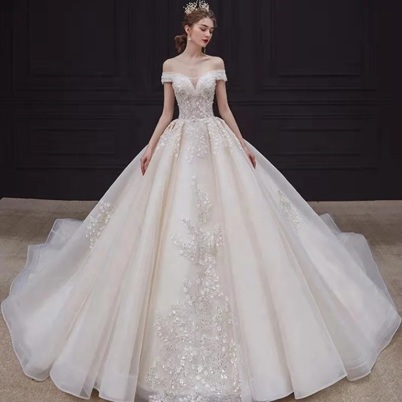 French light luxury long tail wedding dress with low neckline one shoulder with Flowers aesthetic wedding dress