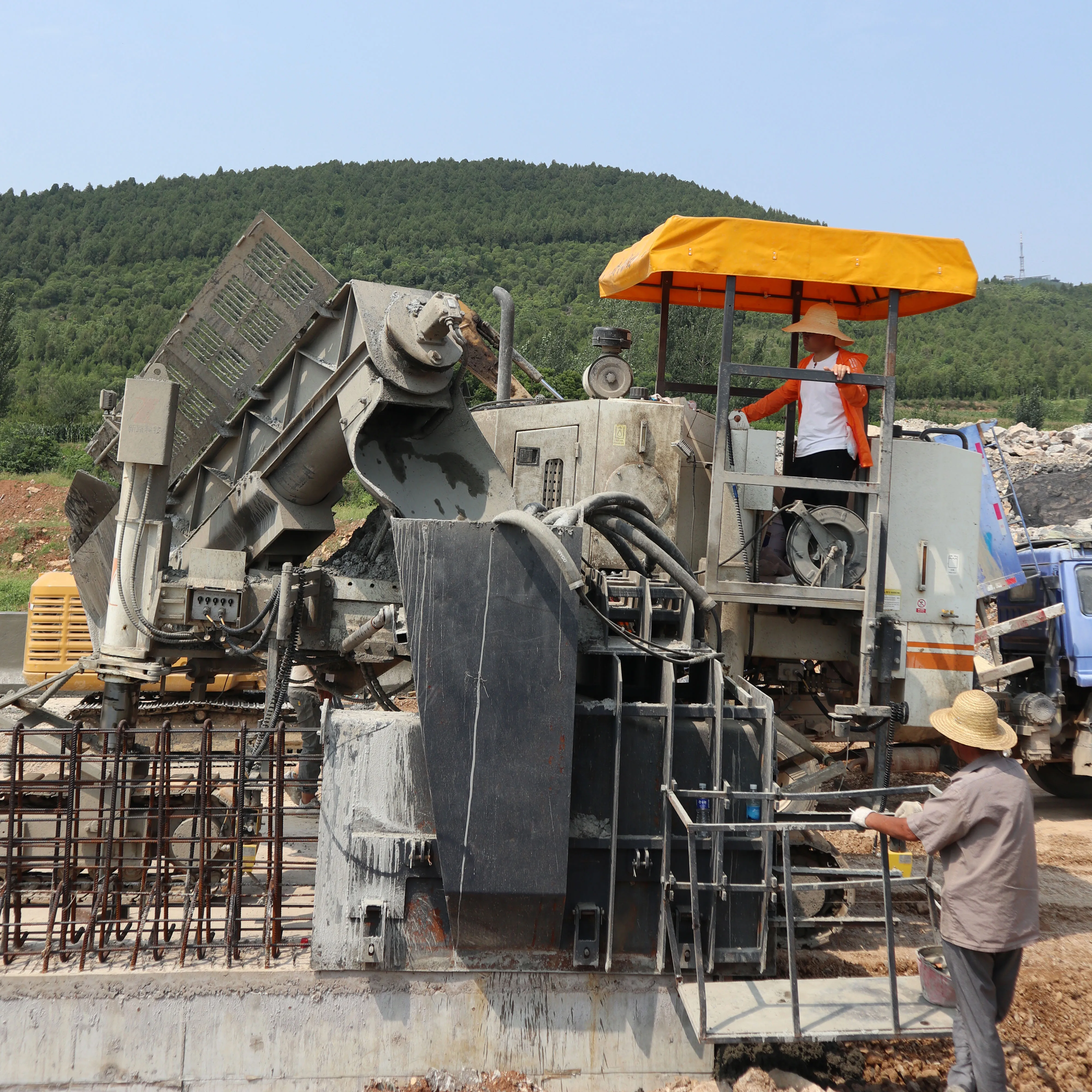 ditches paver Automatic Concrete Curb Slipform Paverfor Road Kerb and Gutter