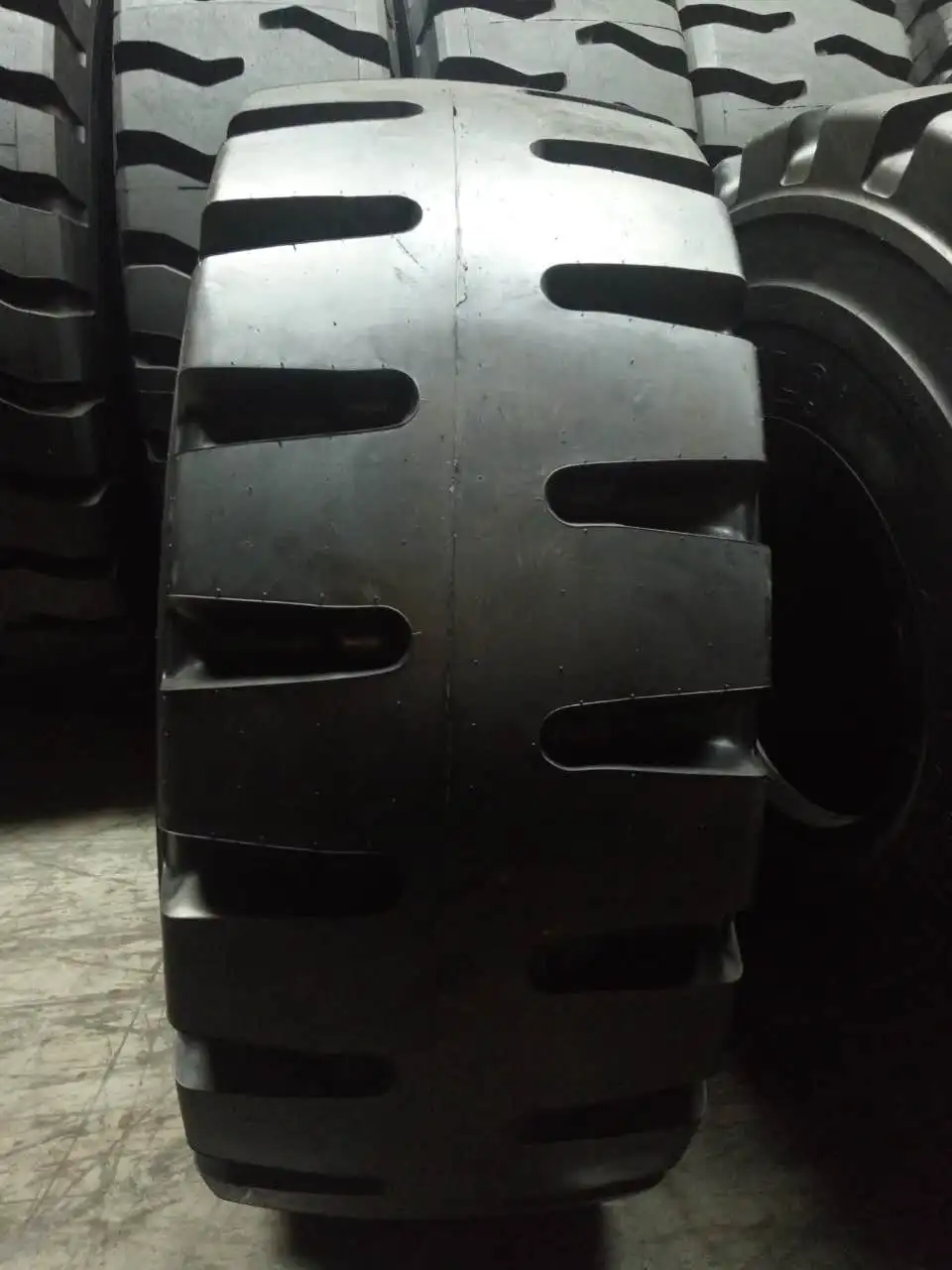 DYNAMAXX MS501 26.5R25 Tire
