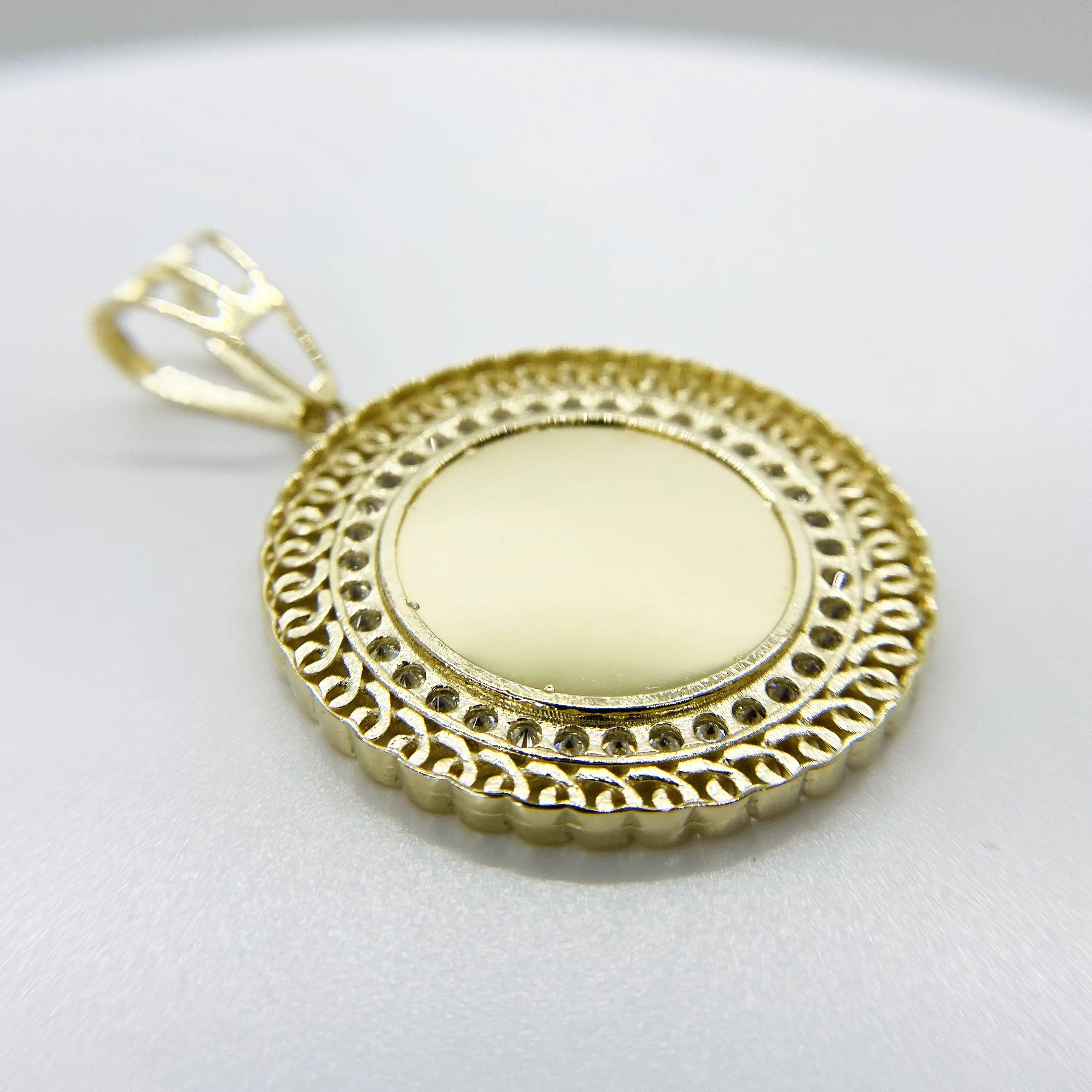 Duyizhao 14k Gold Plated Picture Photo Personalized Memory Round Circle Cuban Frame CZ Charm Pendant for Men Women Jewelry