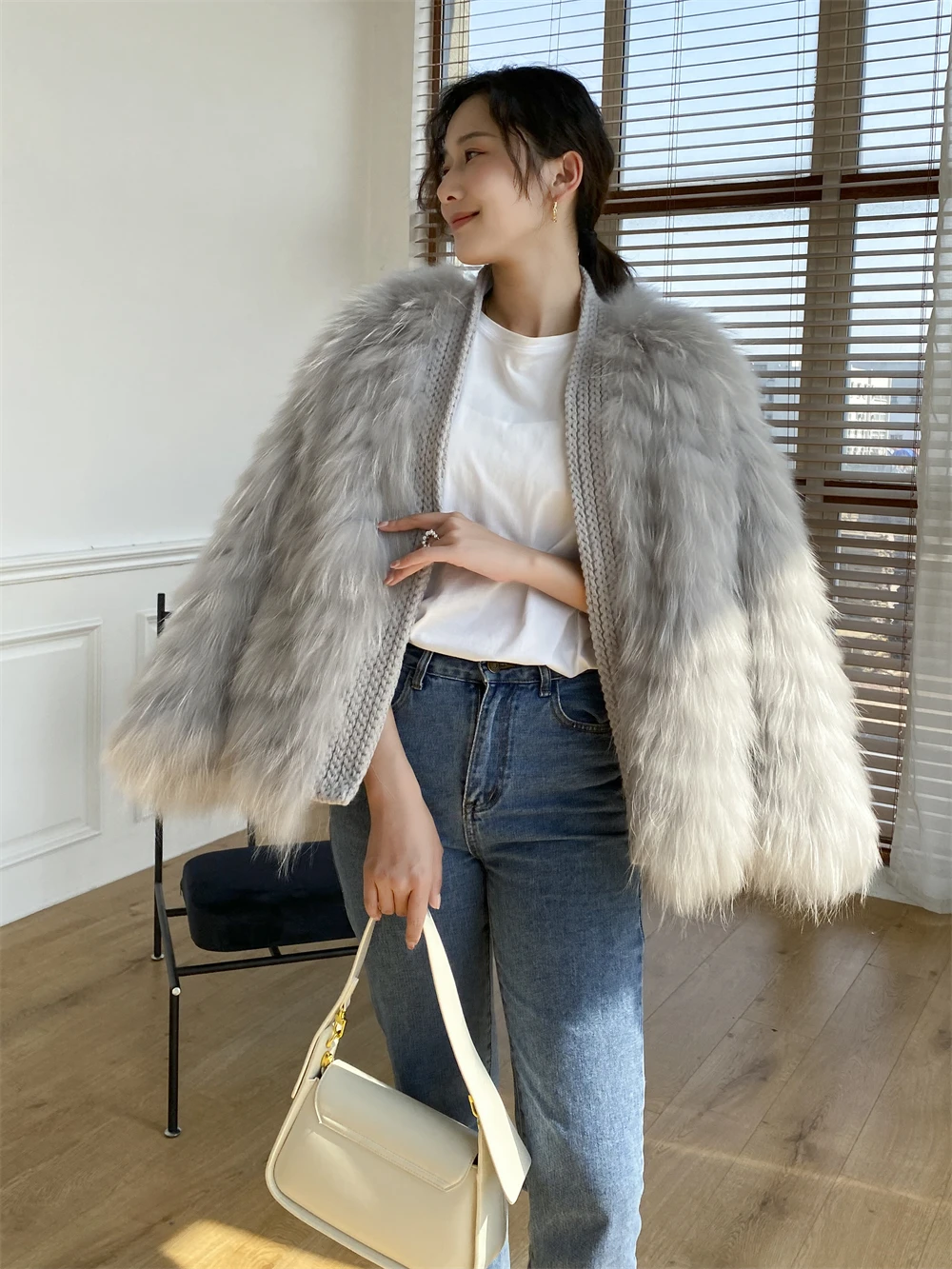 New arrival  plus size fashional  fur strips warm winter white raccoon fur coat for ladies