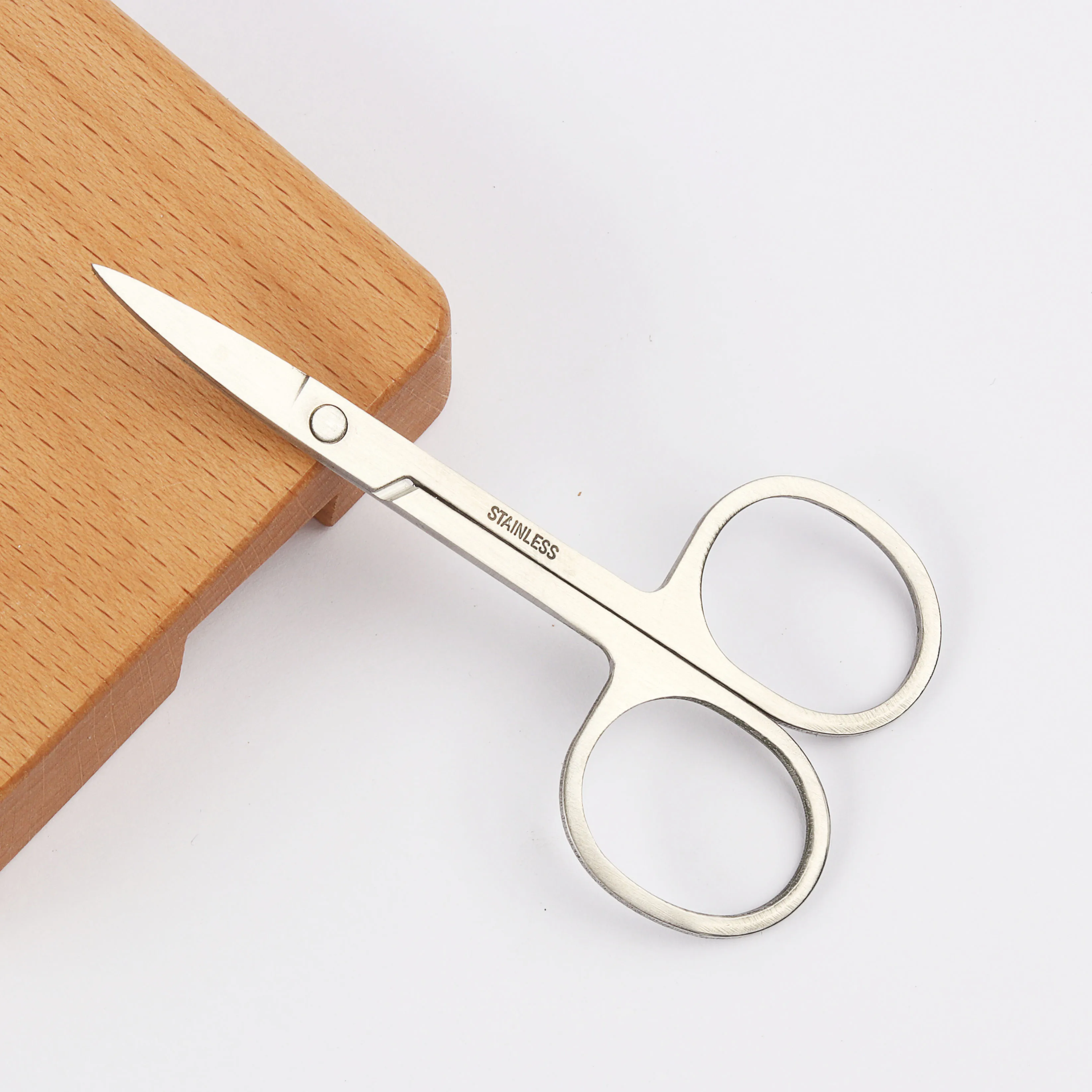 Wholesale Eyebrow Scissors Cosmetic Nose Hair Trimming Customized Color Professional Curved Stainless Steel Beauty Manicure Tool