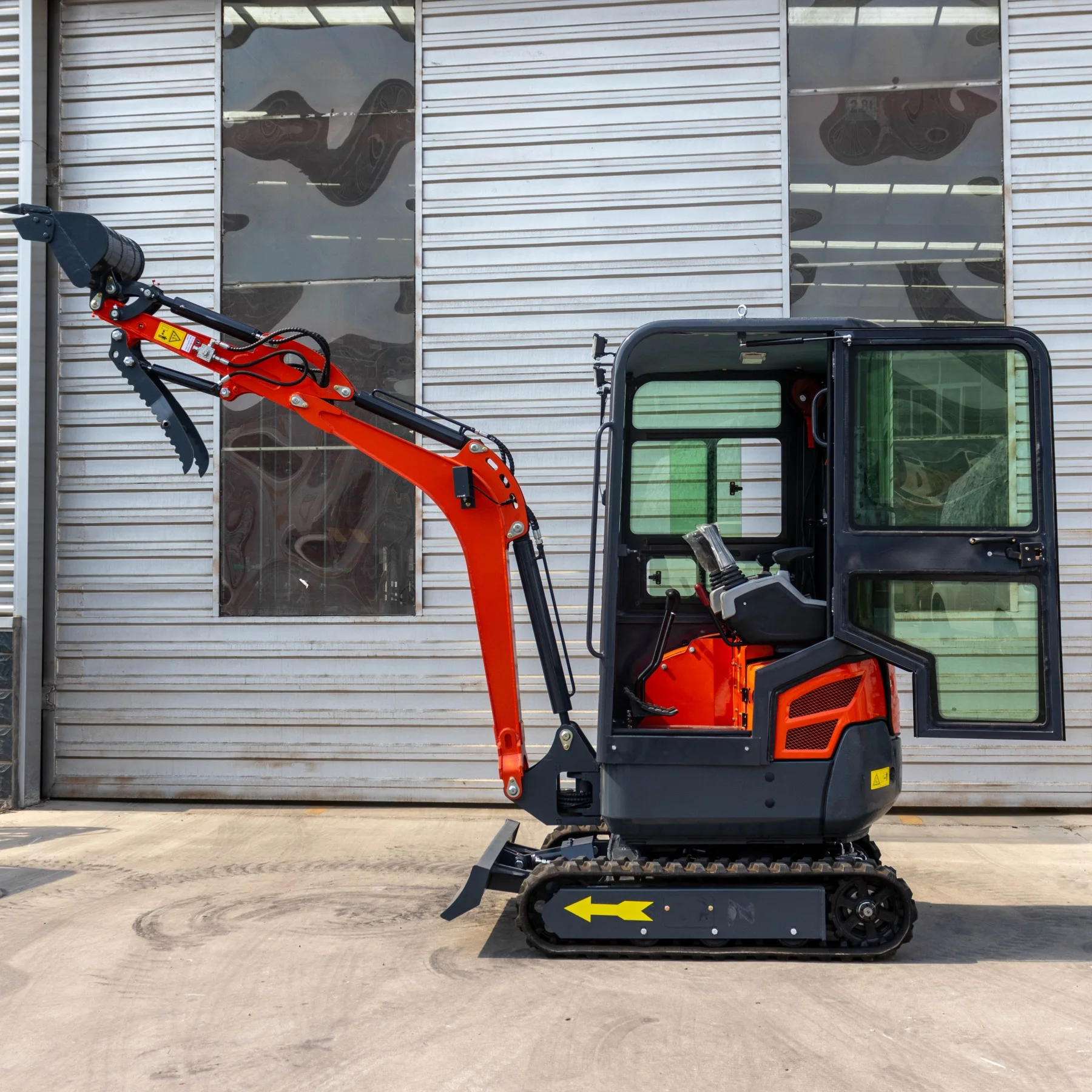 EPA Engines HT18 8 Ton Wheel Excavator with Hydraulic Pilot High/Low Speed Side Swing 1 & 2 Ton Capacity 1-Year Warranty