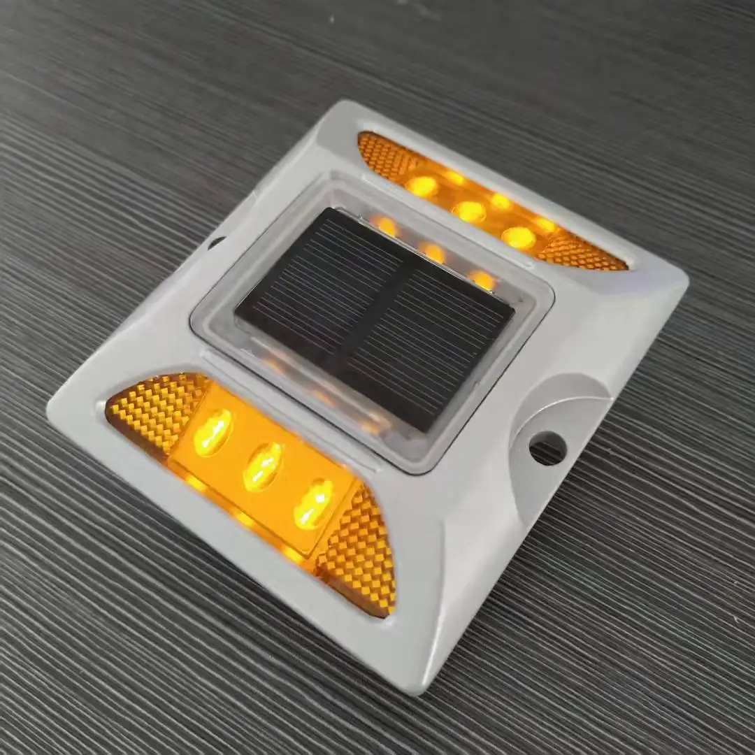 High Quality  Solar Flash Road Studs Cat eye