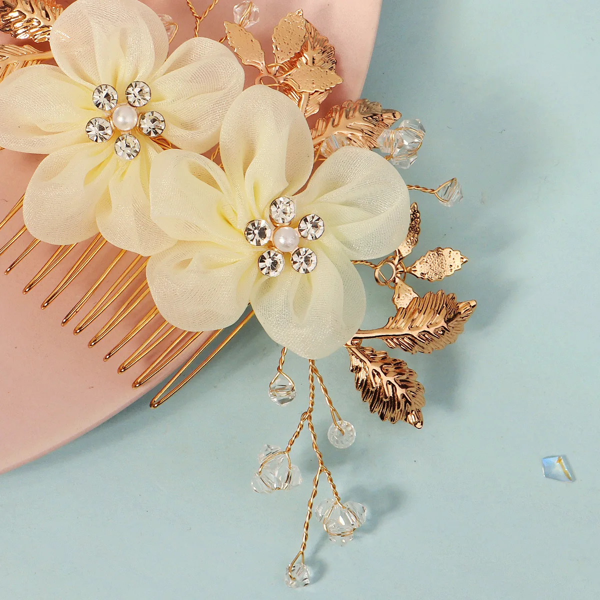 Bridal Jewelry  Beautiful Hairdo  Handmade Comb  Wedding Party Party Headdress  Fabric Flower Crystal Hair Comb Wholesale