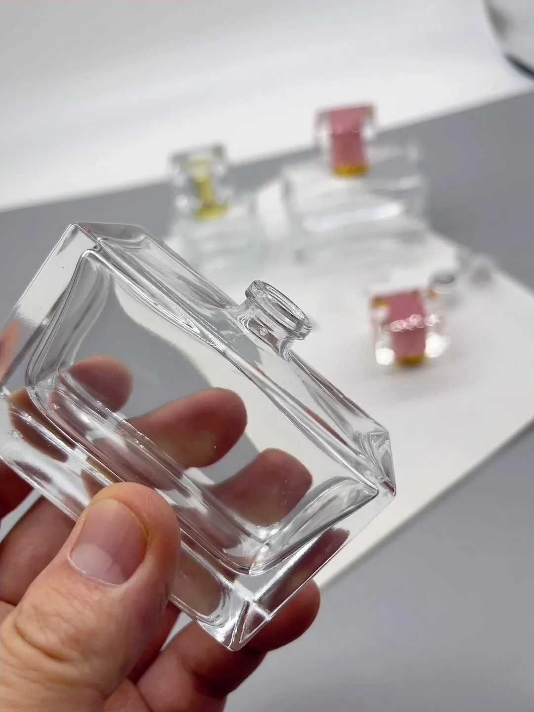 Glass perfume bottle 30ml 50ml 100ml high-end spray bottle bayonet portable square cosmetics empty perfume glass bottle