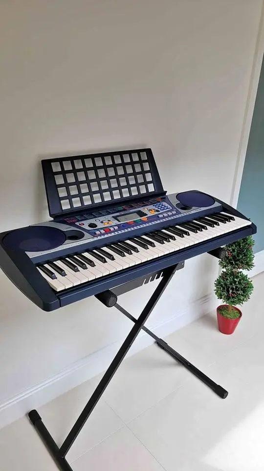 YAMAHAS PSR260 portable music organ POWER Keyboards 61Key big sound E piano refurbished