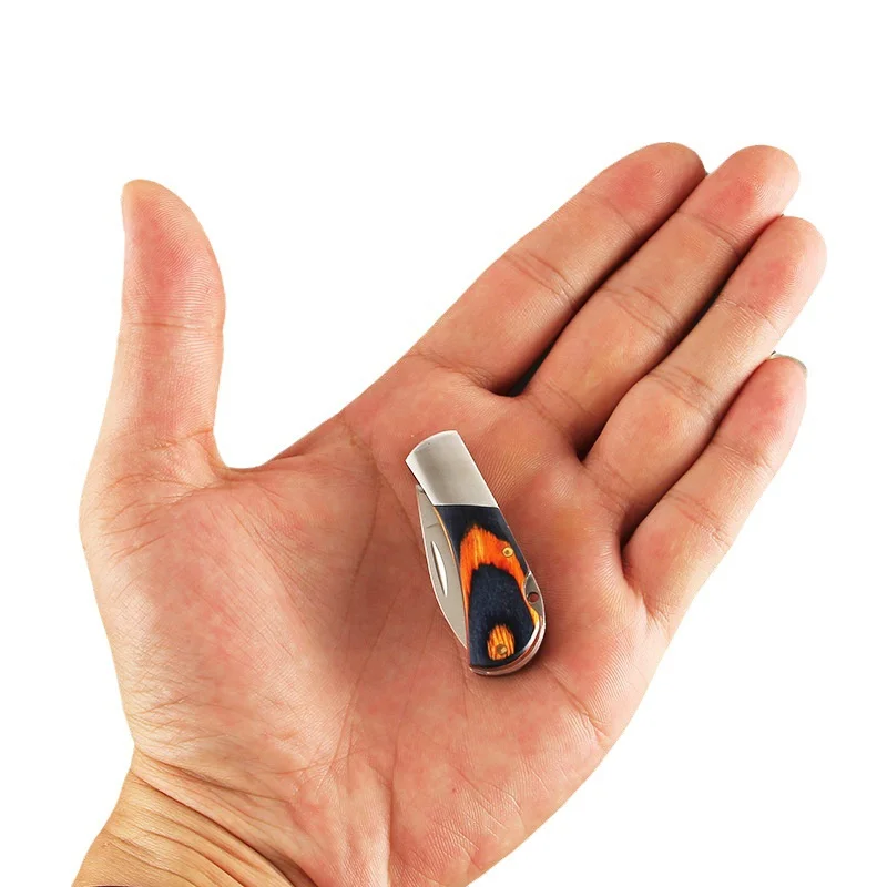 Складной нож с деревянной ручкой