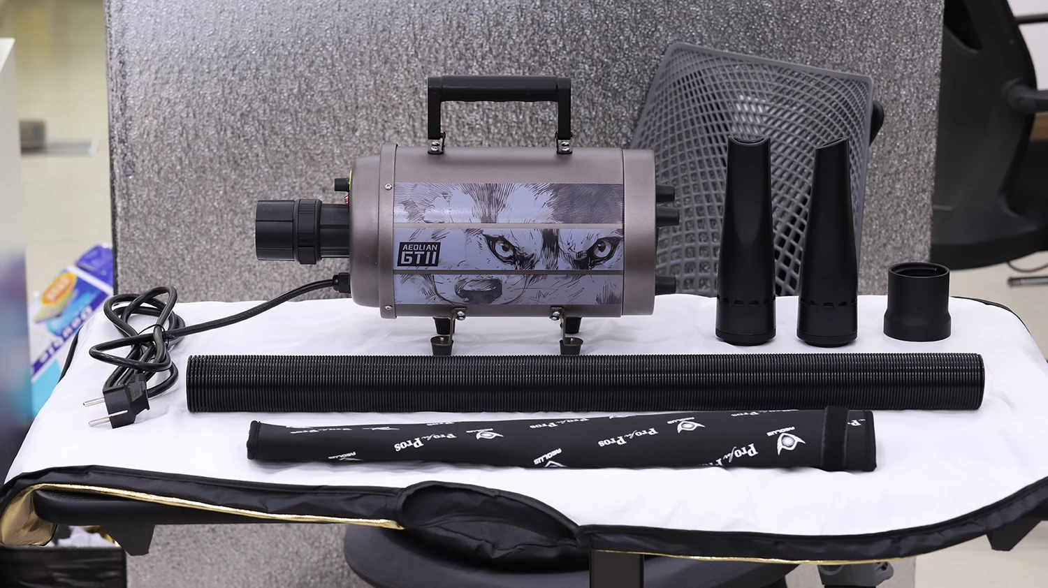 Adjustable wind speed/temperature High power fast drying pet hair dryer Novelty Designed AMETEK motor Pet bath blower