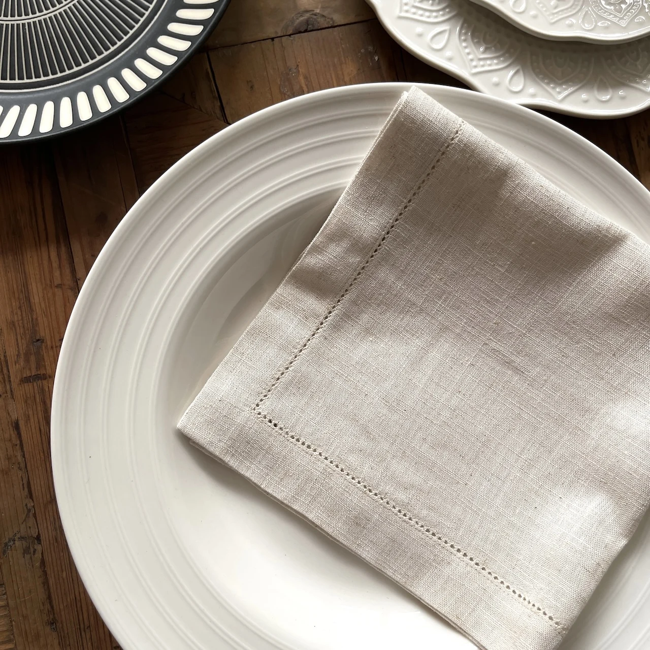 Elegant Europe Plain Dyed Linen Blend Hemstitched Mitered Corner Wide Edge Dinner Napkin for Home Restaurant Wedding and Hotel