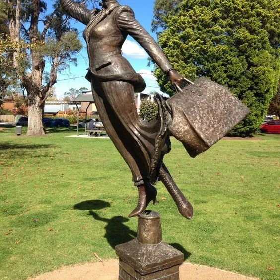 Antique Cast Copper Sculpture Iconic People or Things for Shopping Mall Pedestrian Street Attractions Bronze Sculpture
