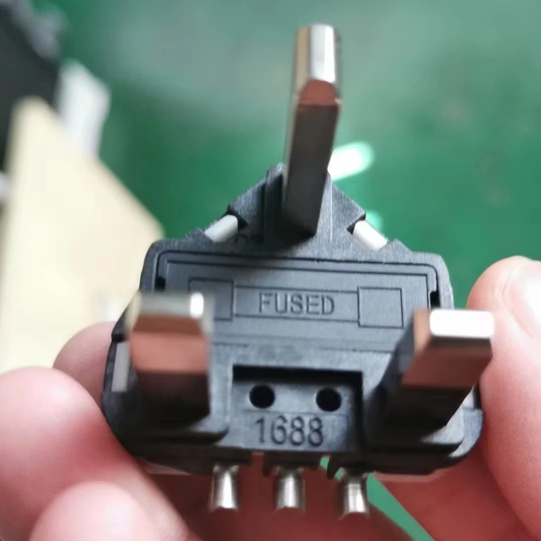 Good Price Aluminum PIN for Indian Market Factory Standard BS1363 13A Fused UK 3 PIN Plug Insert