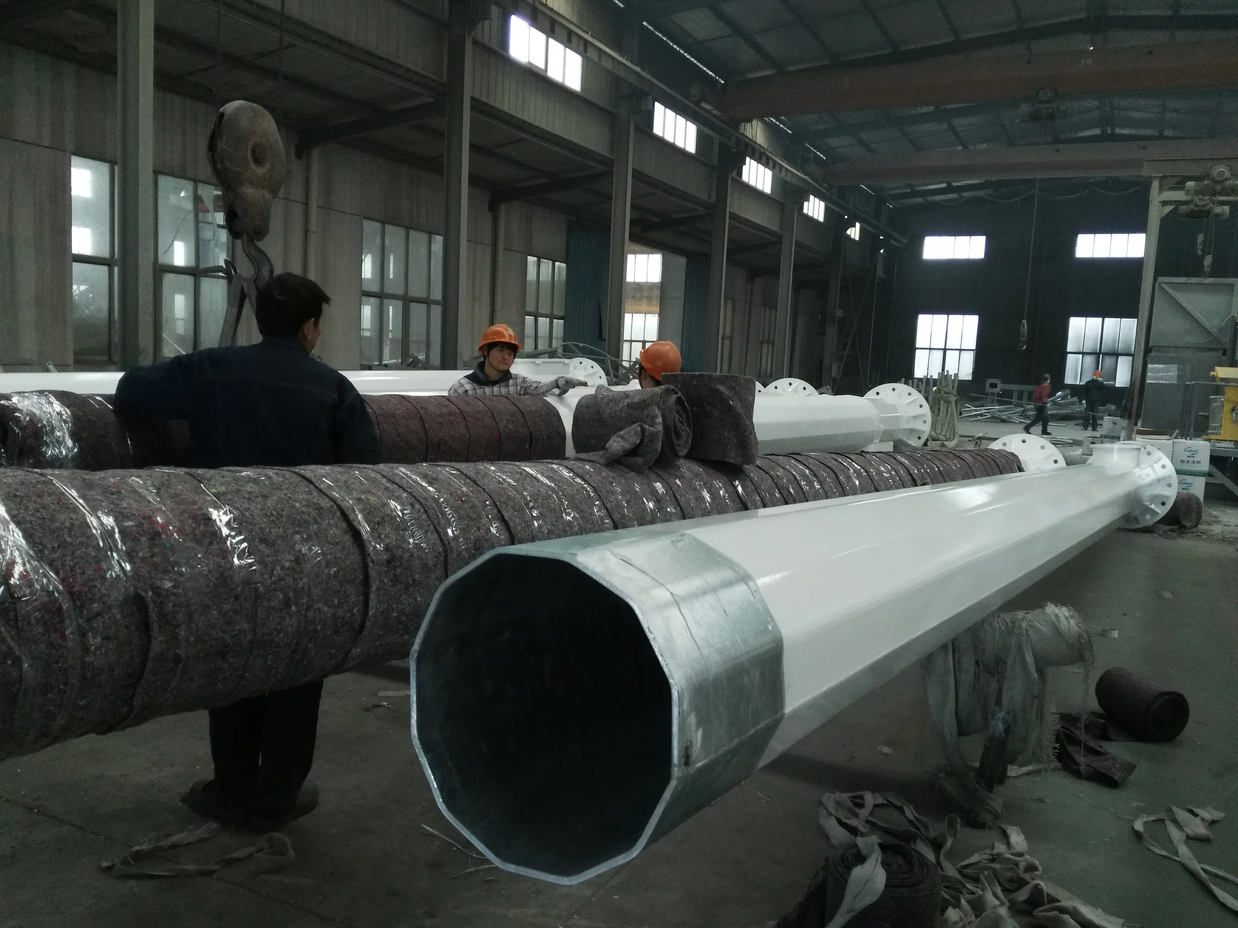  Hot sale factory price road monitoring CCTV steel pole from professional