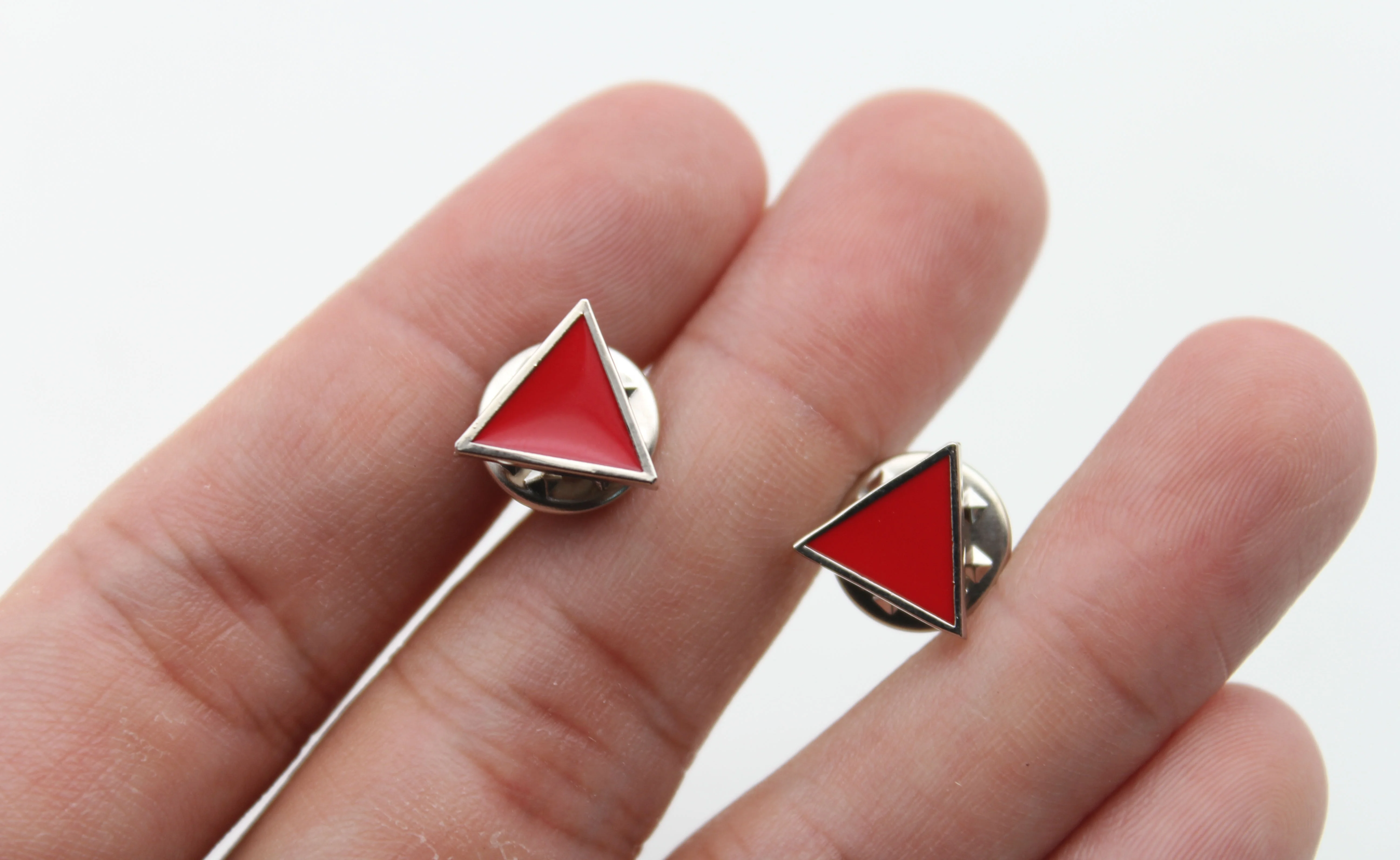 Manufacturer Cheap Metal Enamel Red Triangle Socialist Pin Badge