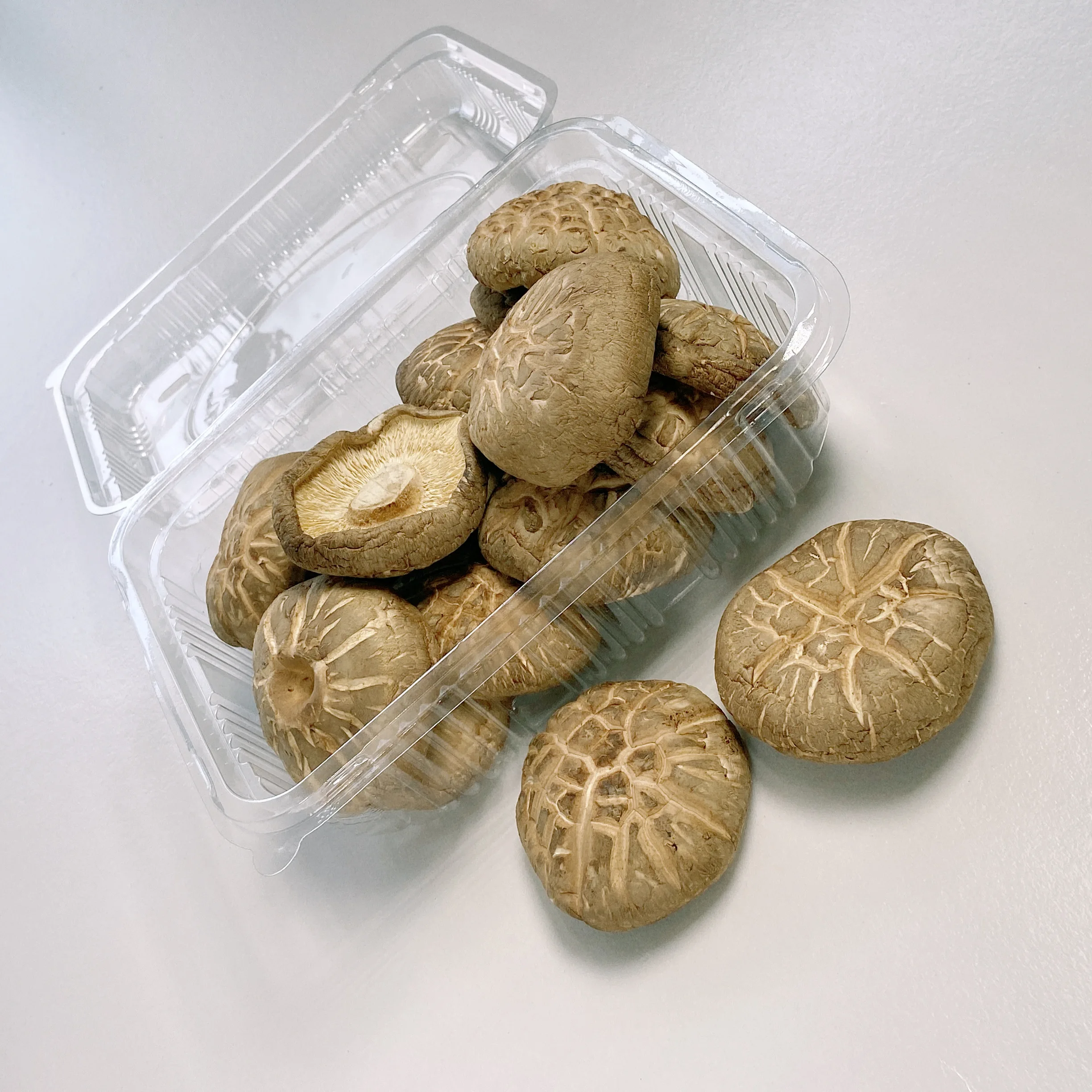 Tawny With Seashell Cracks Organic Bulk Dry Shiitake Mushroom Dried