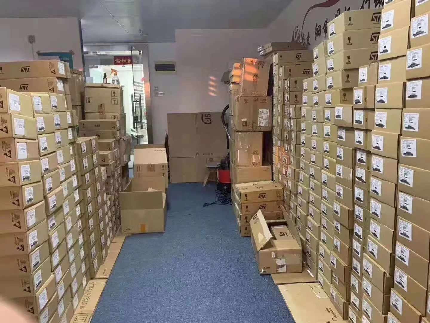 Hot-selling products sufficient stock electronic chip LE9643AQCT ic Chip