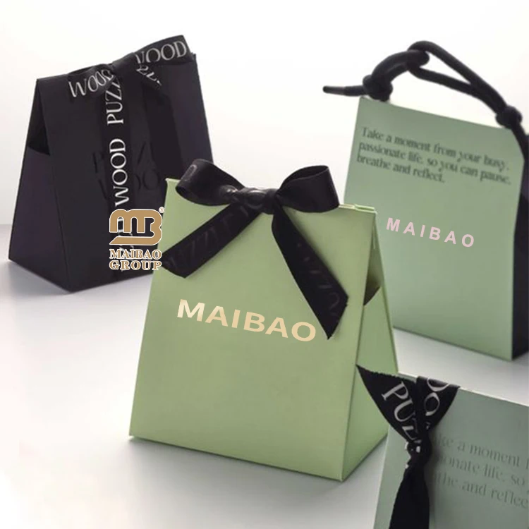 Wholesale Custom Printed Brand Logo Design Promotion Luxury Clothing Retail Gift Shopping Black Jewellery Paper Bag With Handle