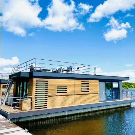 Luxury Floating Hotel Glamping Pod Prefabricated Luxury Container Houses for Tourism Movable Luxury Villas and Homes