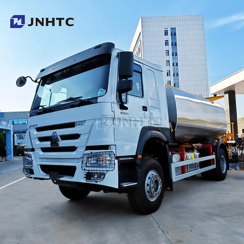 HOWO Asphalt Spraying Equipment Truck 4X2 340HP Intelligent Asphalt Spraying Equipment Truck